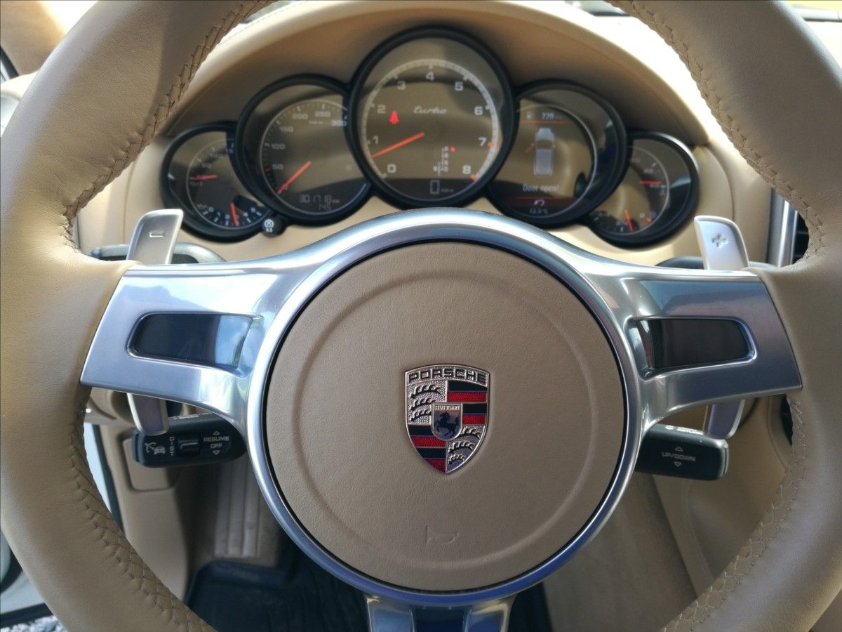 Porsche Cayenne, 4,8 i V8 Turbo - fotka 6