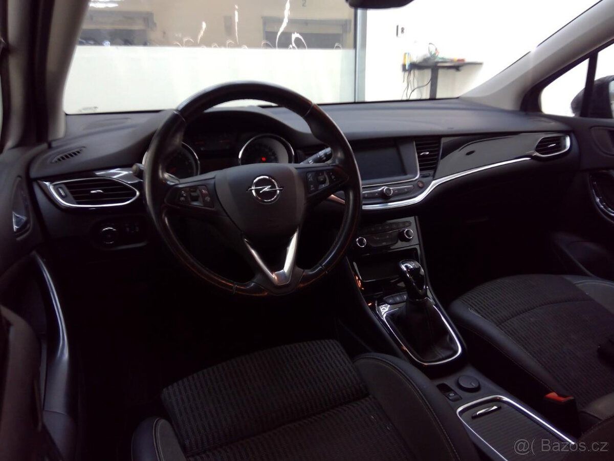 Opel Astra, 1.2I 96KW ELEGANCE 1.MAJITEL - fotka 3