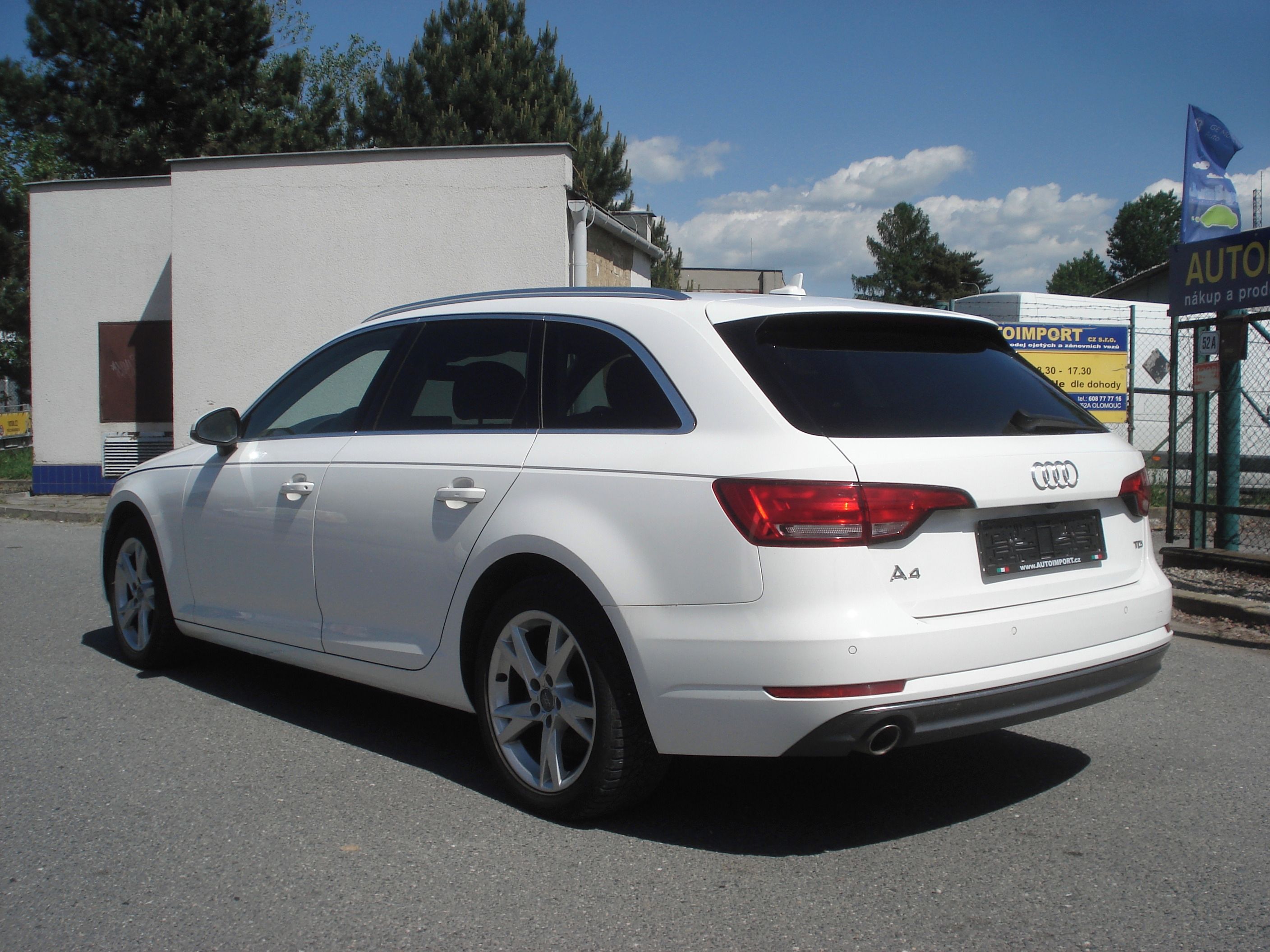Audi A4, 2.0 TDI PANOR. 130 KW S-TRON. - fotka 3