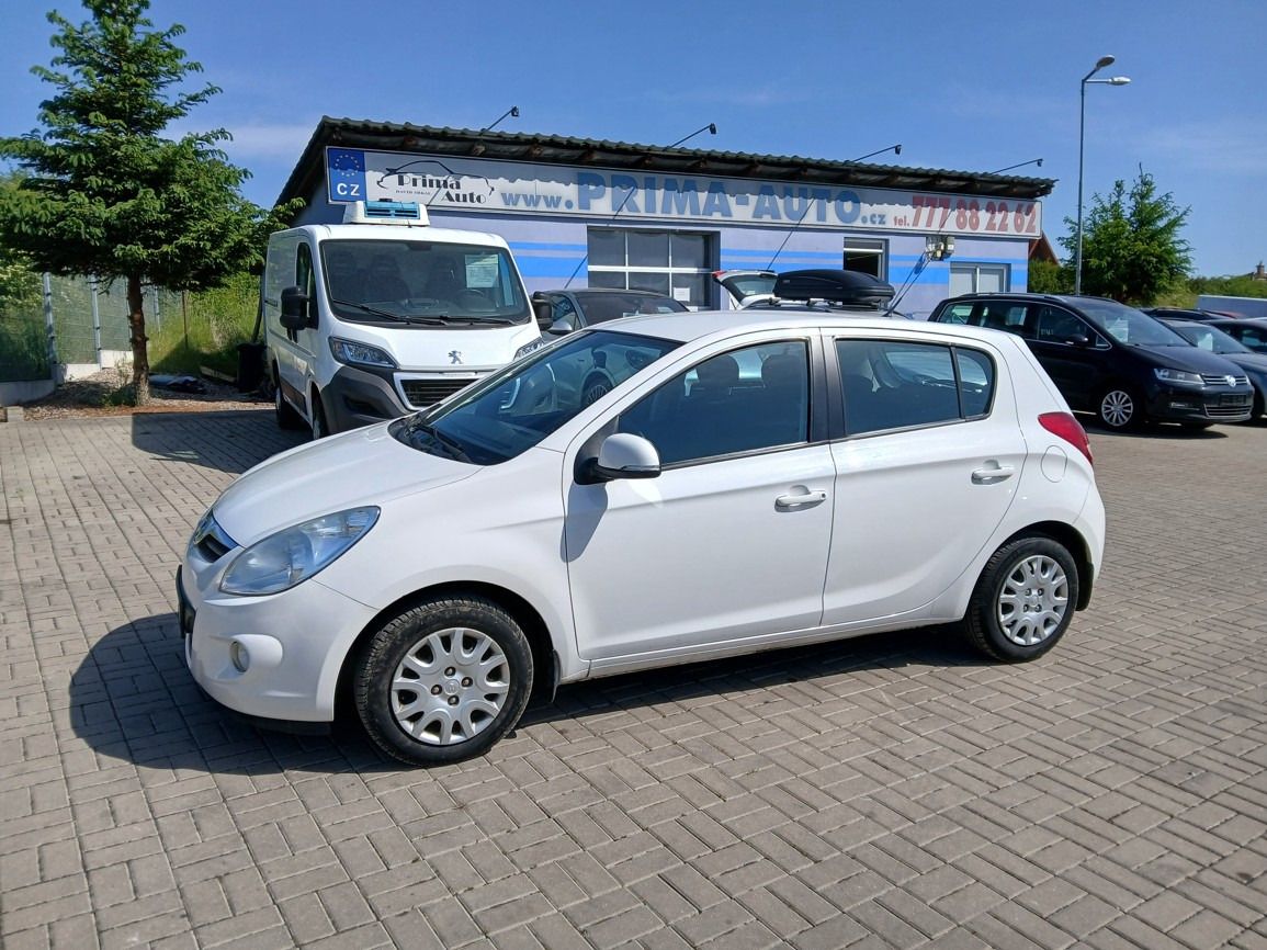 Hyundai i20, Původ ČR Klima 99 tis Km - fotka 2