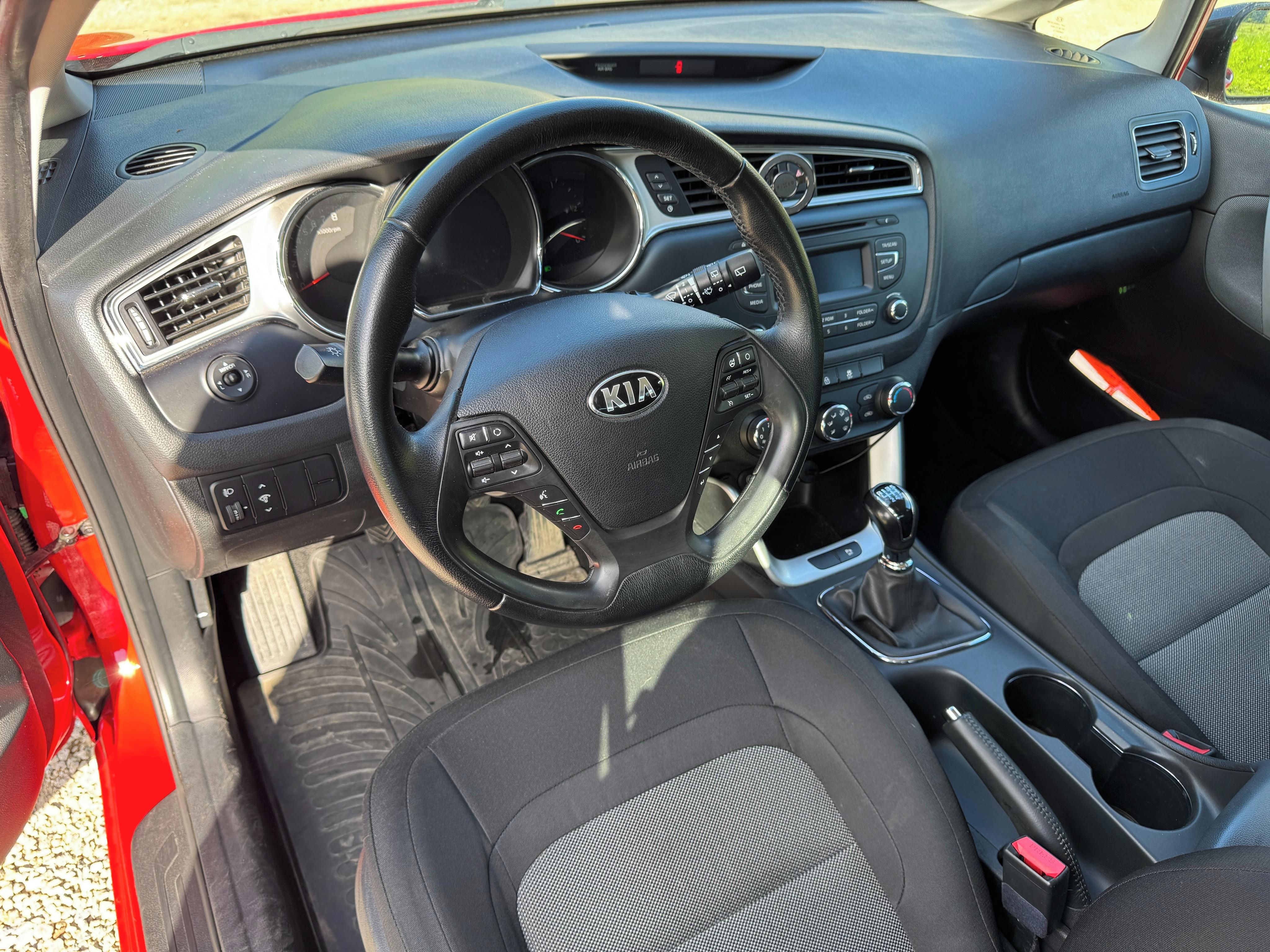 Kia Cee´d, 1.4 MPI, STK 09/2027, 2× ALU - fotka 5