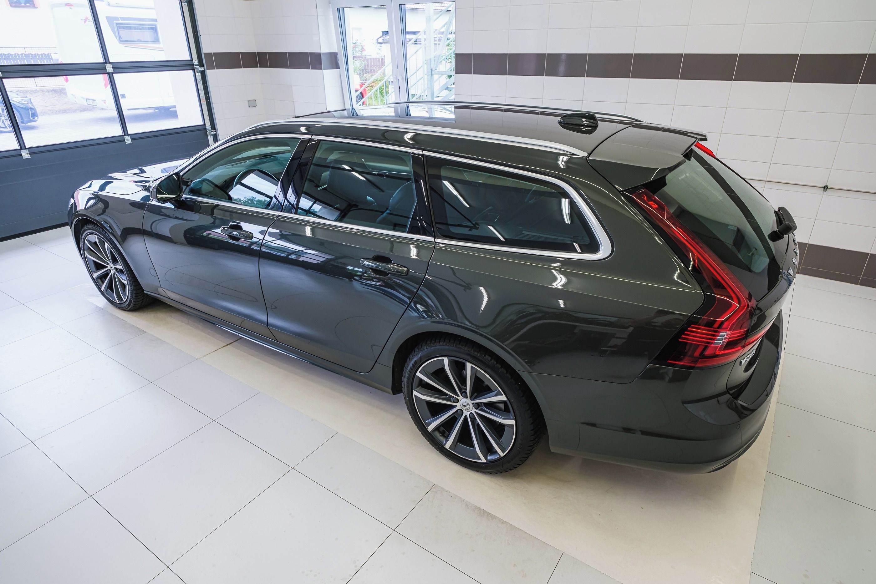 Volvo V90, B4 145kW AT  Momentum Pro - fotka 6
