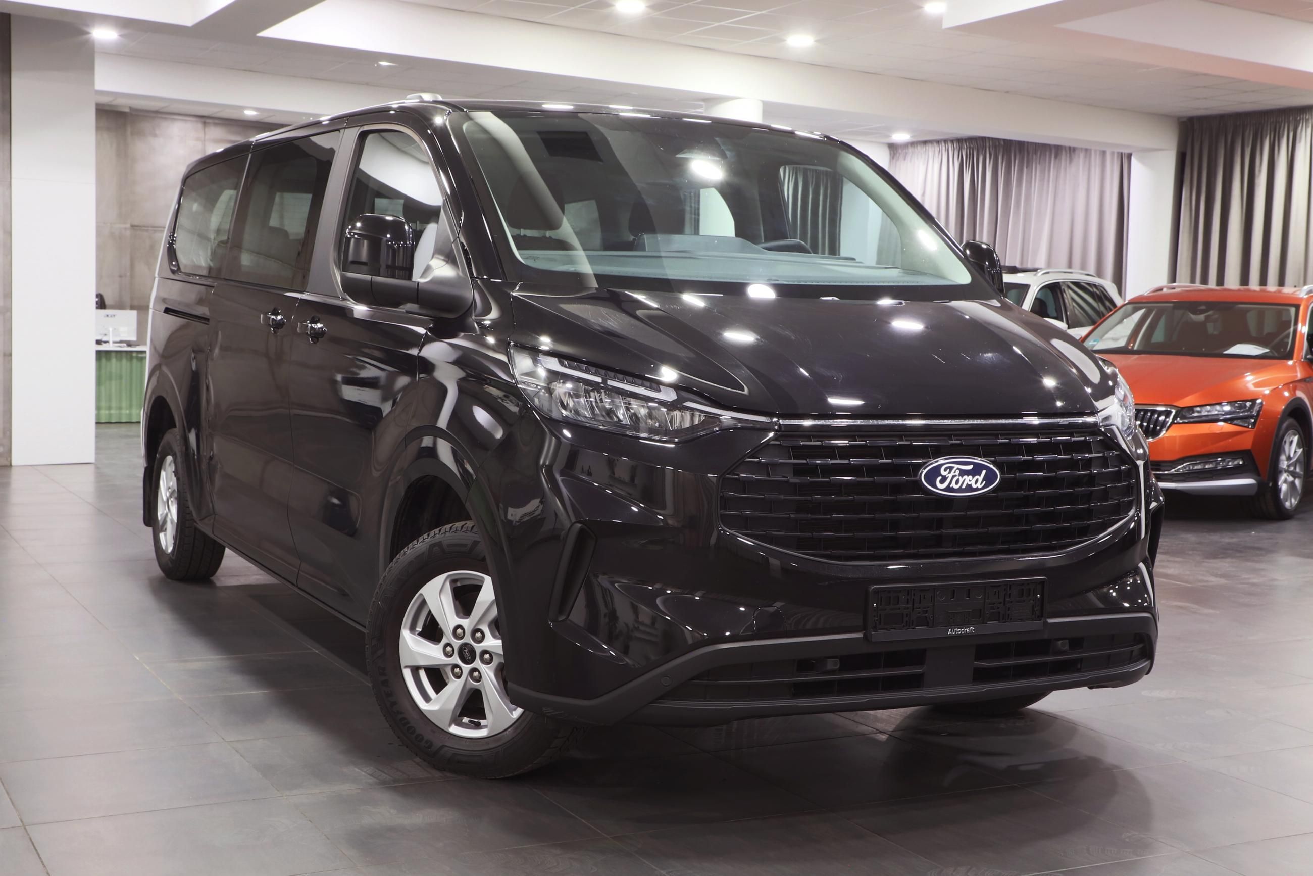 Ford Tourneo Custom, 2.0 EcoBlue 100kW / 9-míst