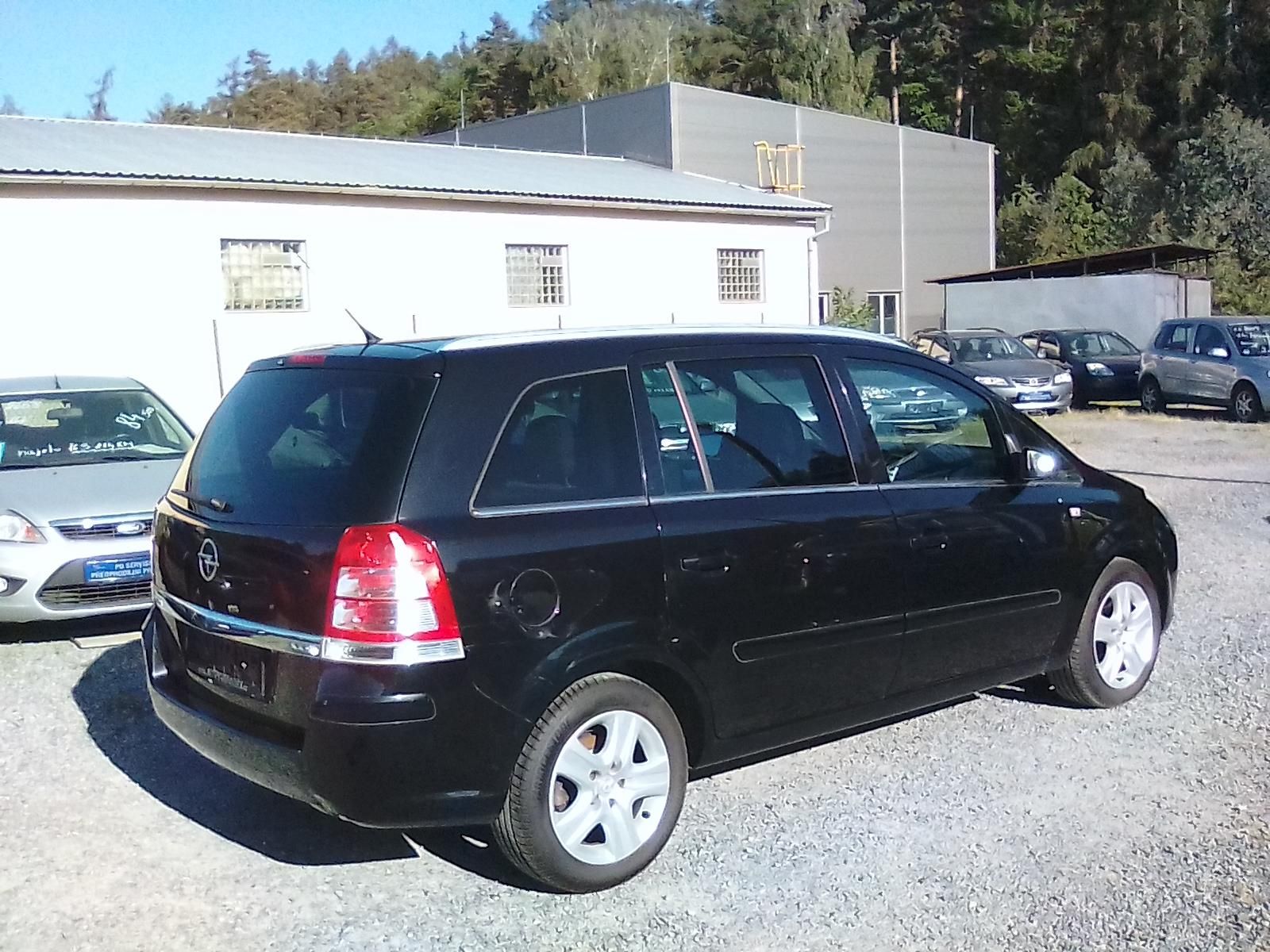 Opel Zafira, 1.6i 16V , 1.majitel - fotka 4