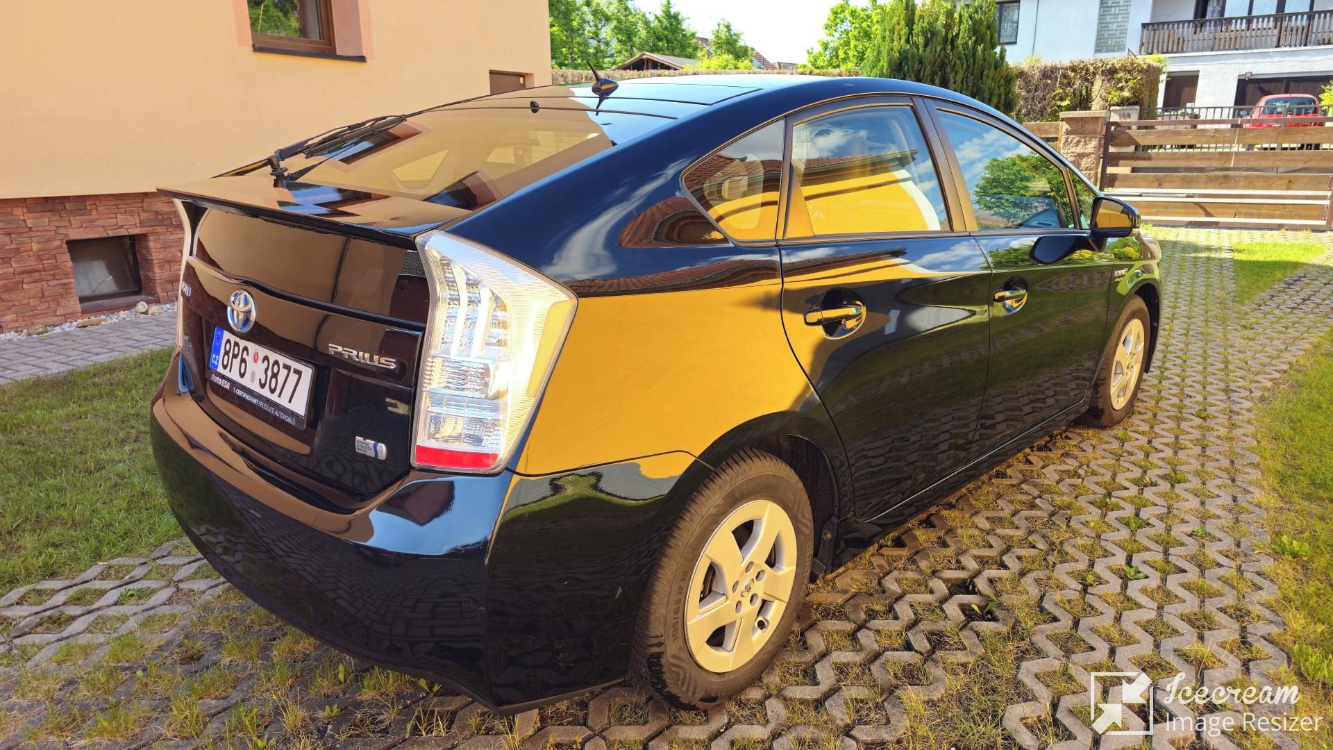 Toyota Prius, 1.8 Hybrid - fotka 4