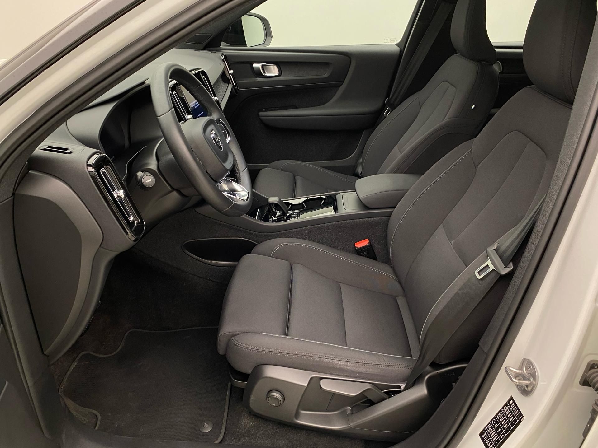 Volvo XC40, PURE ELECTRIC RECHARGE CORE - fotka 3