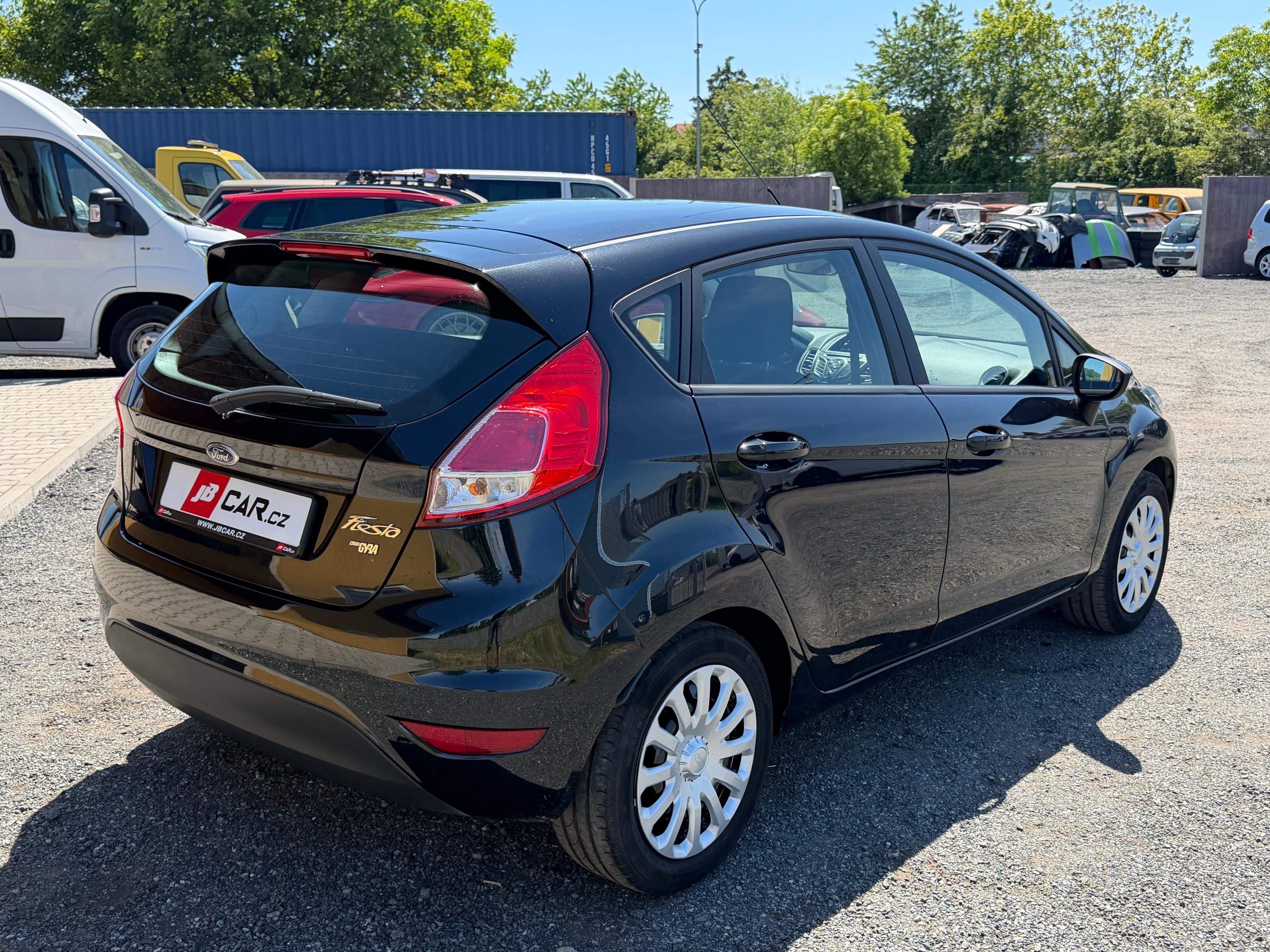 Ford Fiesta, 1.2I 44KW VÝHŘEV 1.MAJITEL - fotka 2