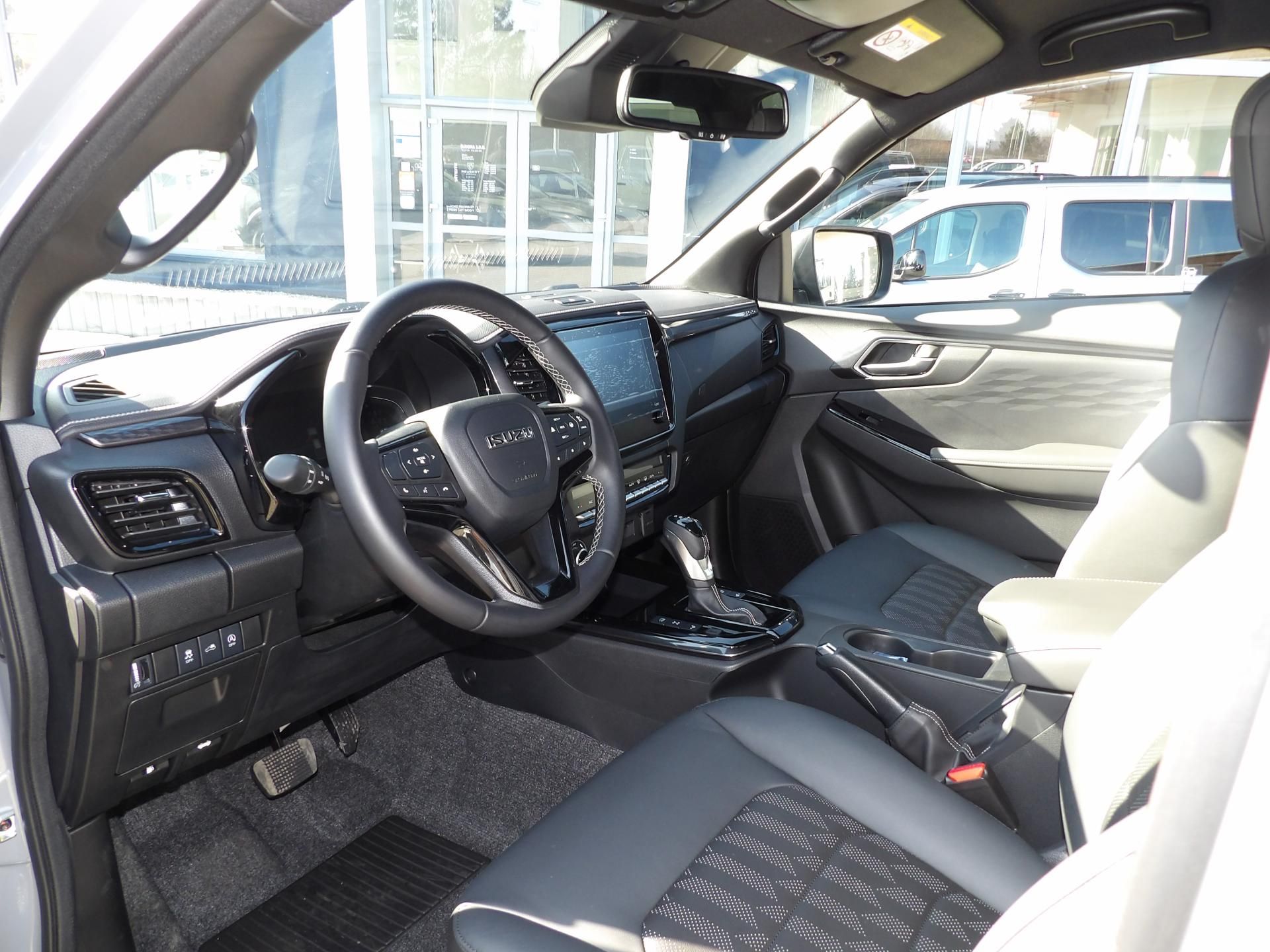 Isuzu D-Max, V-Cross 2.2L 163K 4x4 8st. A/T - fotka 6
