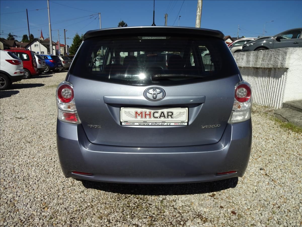 Toyota Verso, 2.0 D-4D 7.MÍST - fotka 6