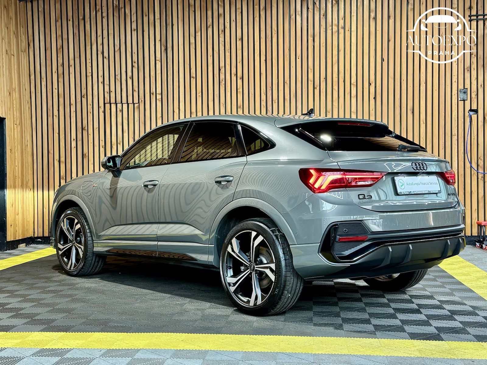 Audi Q3, Sportback 45TFSI e S Line - fotka 3