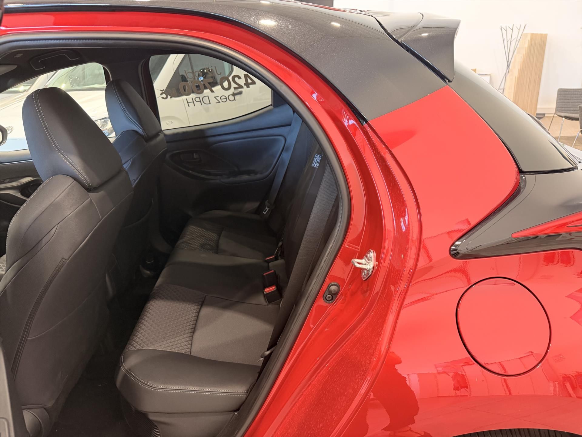 Toyota Yaris, 1,5 Executive Bitone  Hybrid ( - fotka 6
