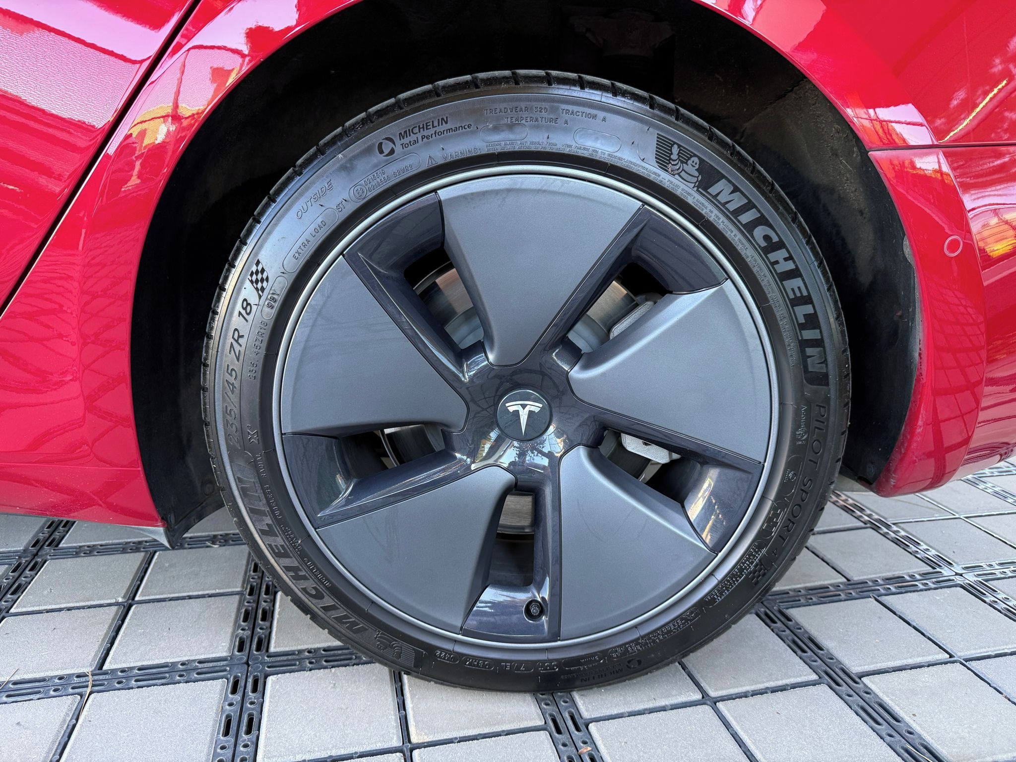Tesla Model 3, Standart Range LFP - fotka 6