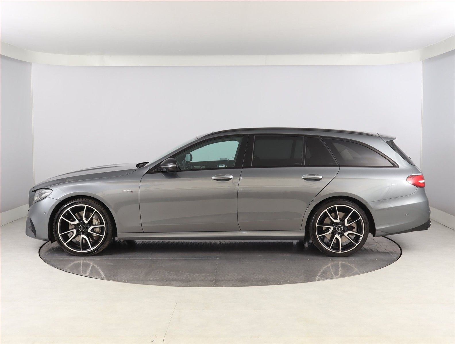 Mercedes-Benz Třídy E, 53 AMG 4MATIC+ - fotka 3