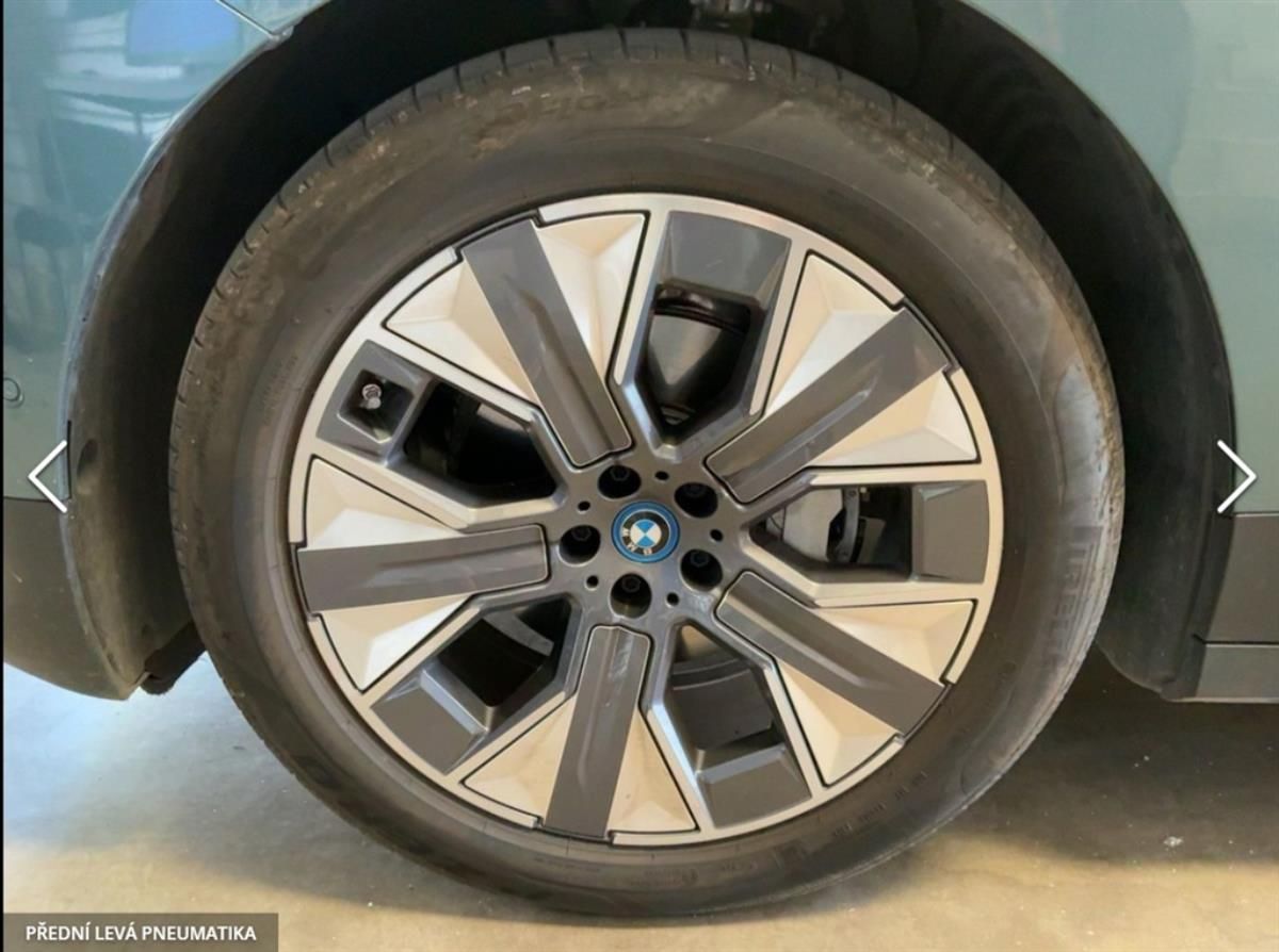 BMW iX, xDrive50 - fotka 3