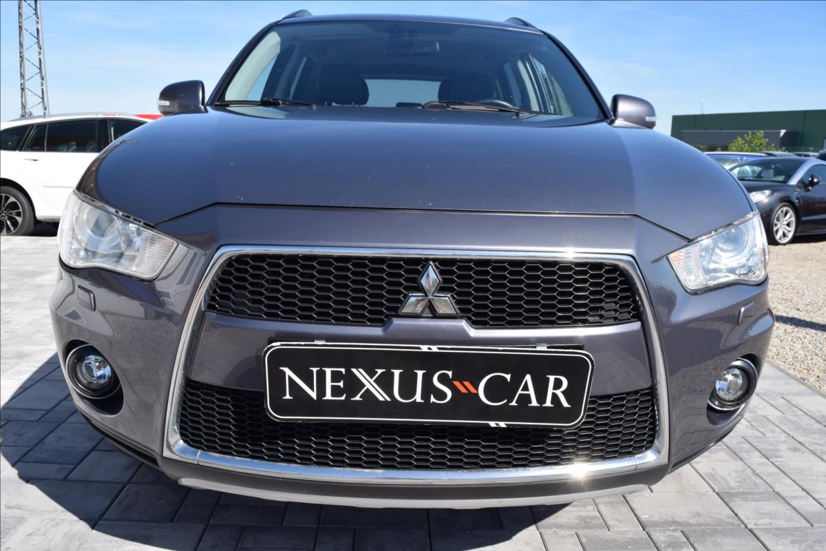 Mitsubishi Outlander, 2,3 d 130KW 4X4 TAŽNÉ 7MÍST - fotka 2