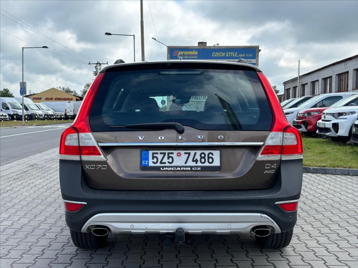 Volvo XC70, 2,4   D4 AWD AT Momentum - fotka 5