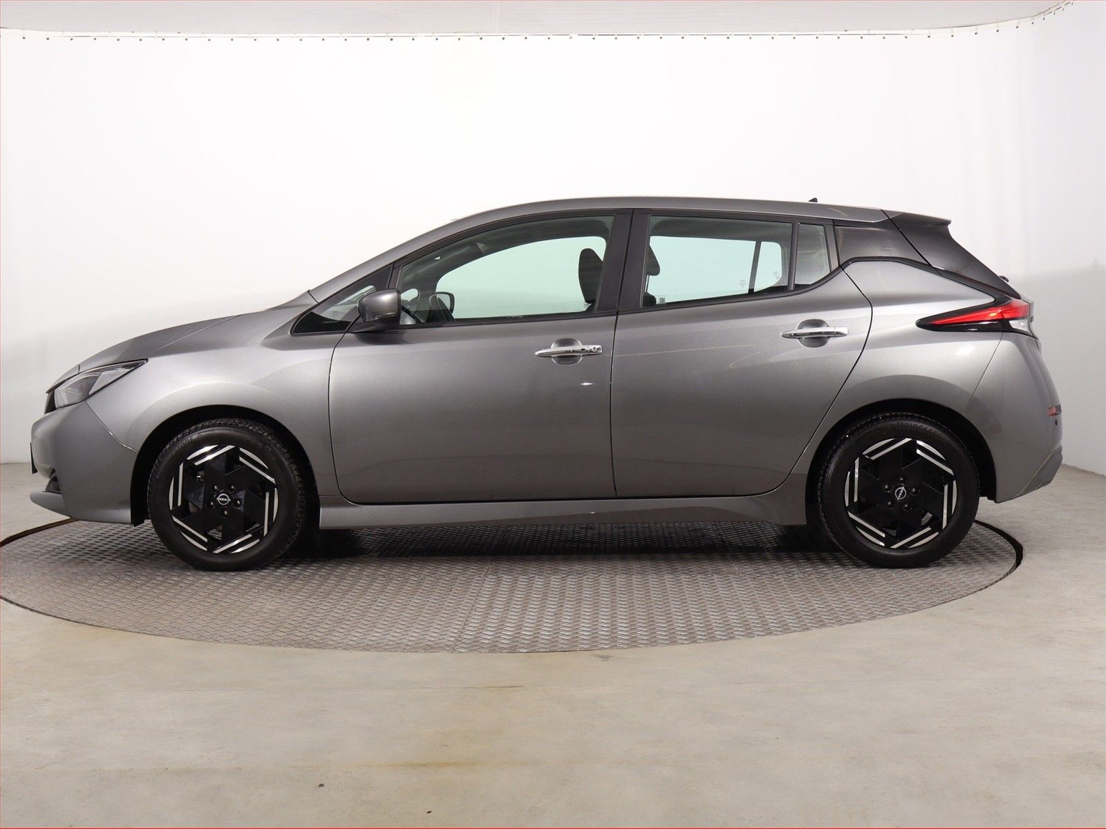 Nissan LEAF, 40 kWh, SoH 90%, Automat - fotka 3