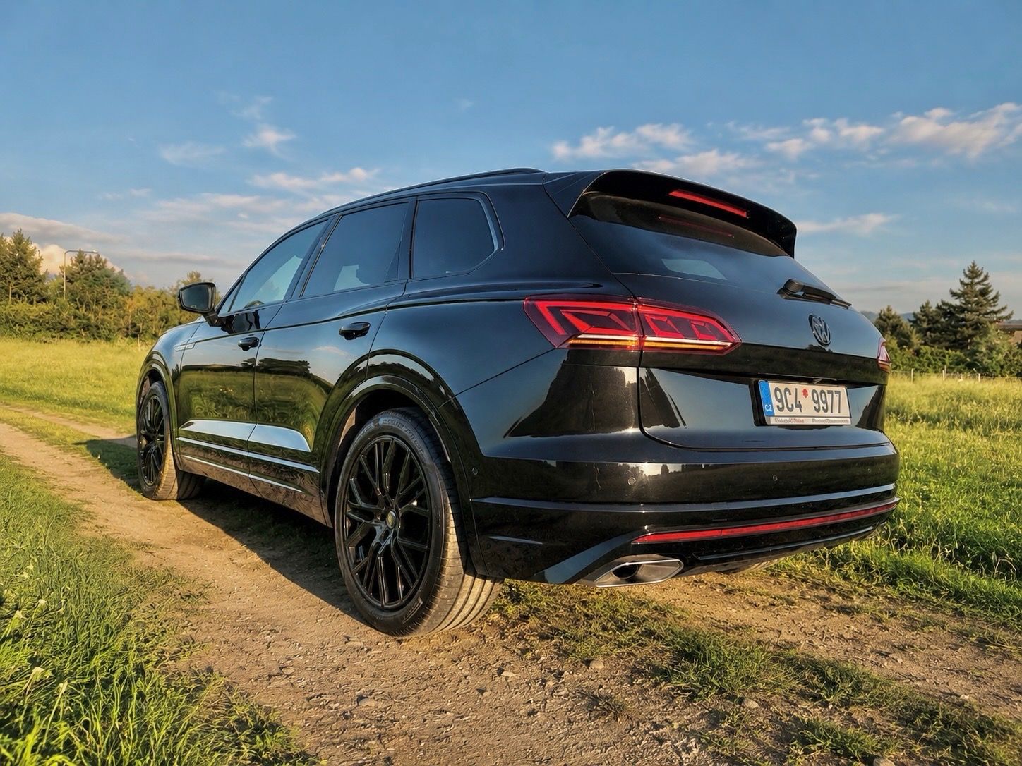 Volkswagen Touareg, 4.0V8,Rline,500k,1050Nm,TOP - fotka 2