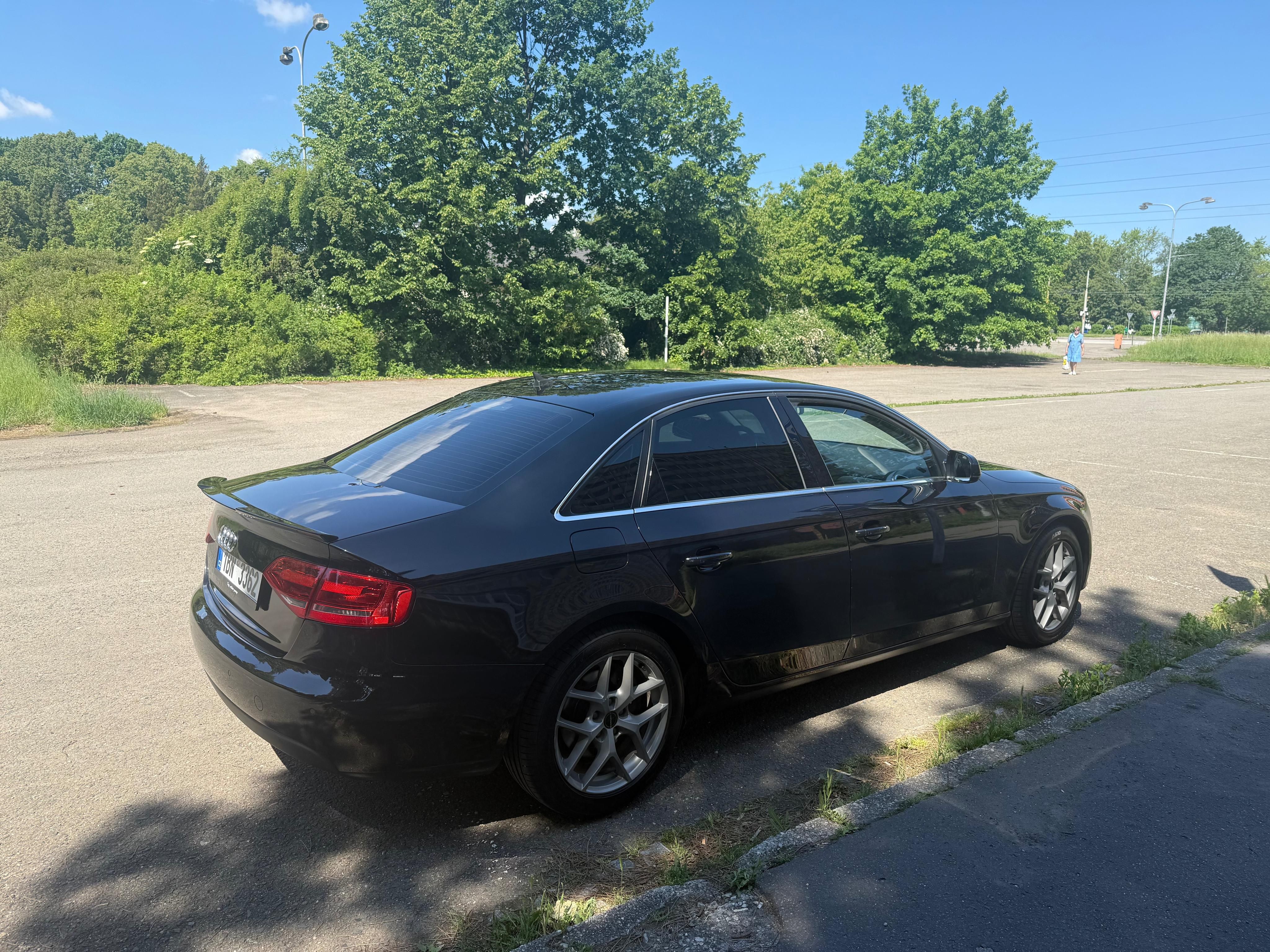 Audi A4, Audi A4b8 2.0TDI 2011 - fotka 3