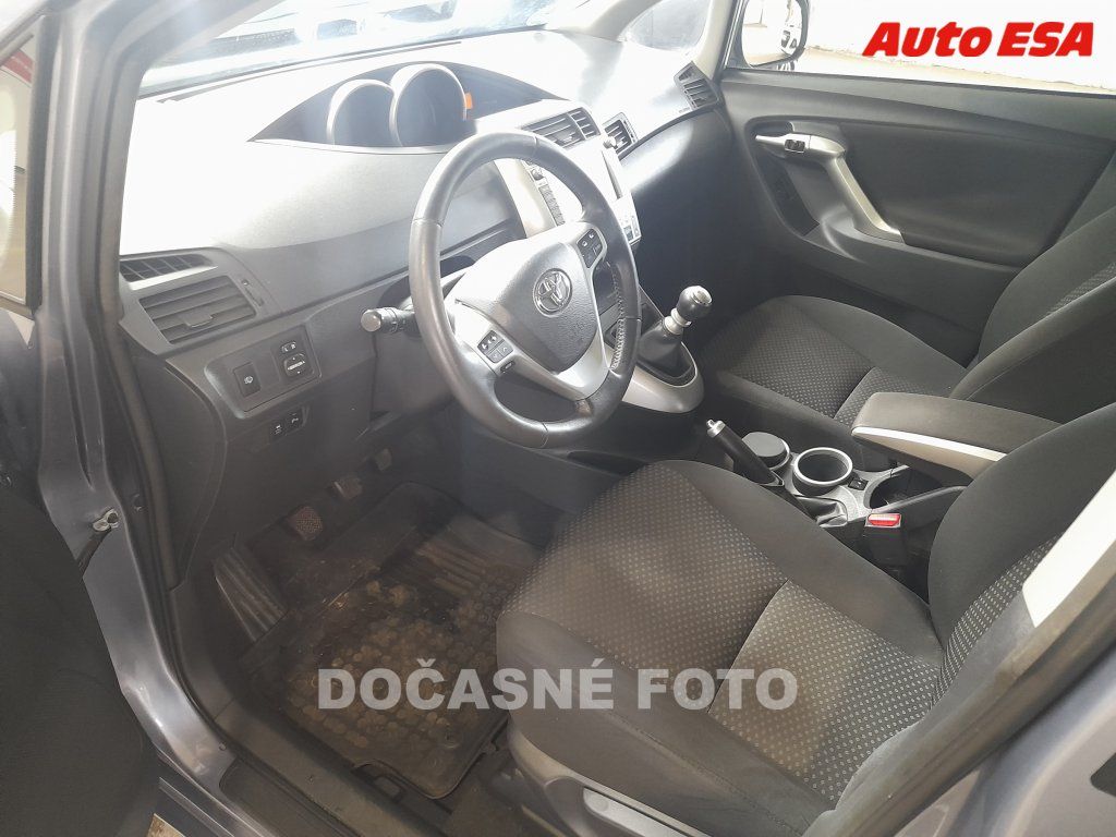 Toyota Verso, 2.2 D-CAT - fotka 3