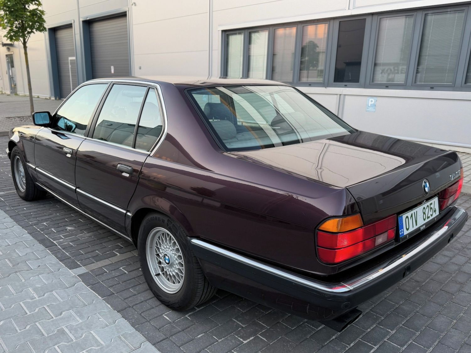 BMW Řada 7, E32 750i V12 - fotka 5