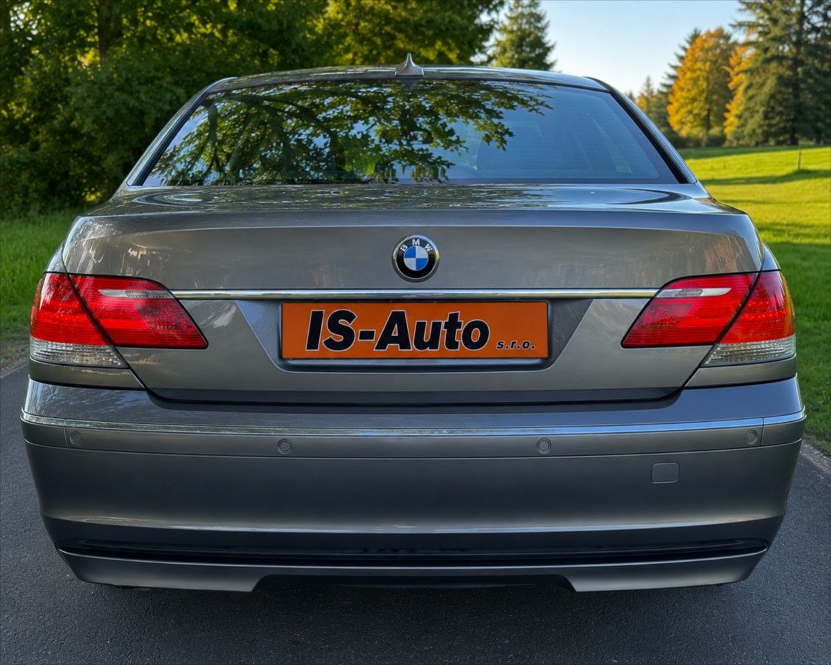 BMW Řada 7, 4,8 750i - fotka 6