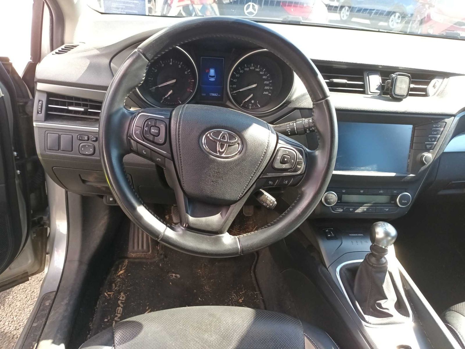 Toyota Avensis, 1.8 Valvematic, Serv.kniha - fotka 3