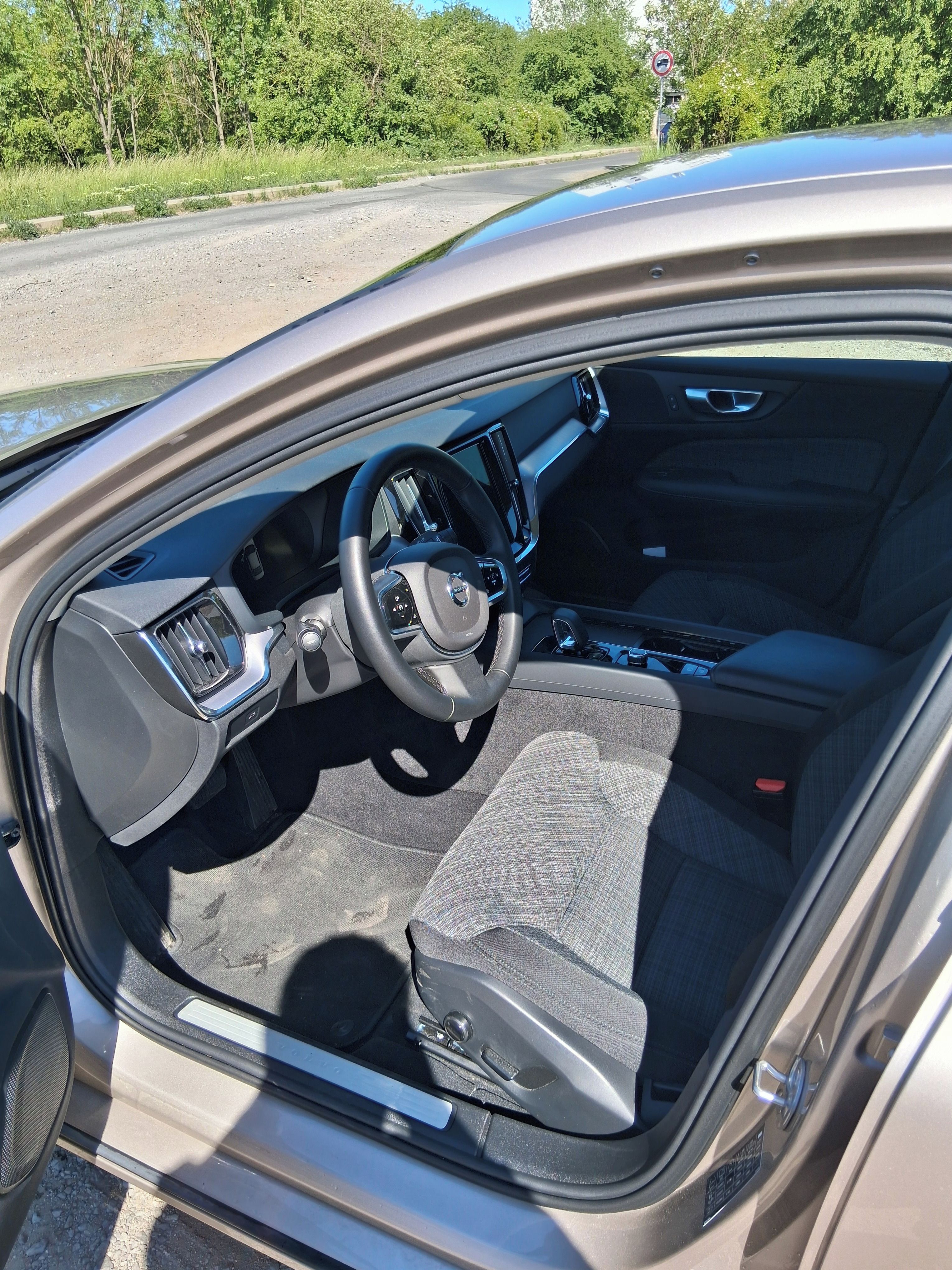 Volvo S60, B4 CORE 145 kW - fotka 6