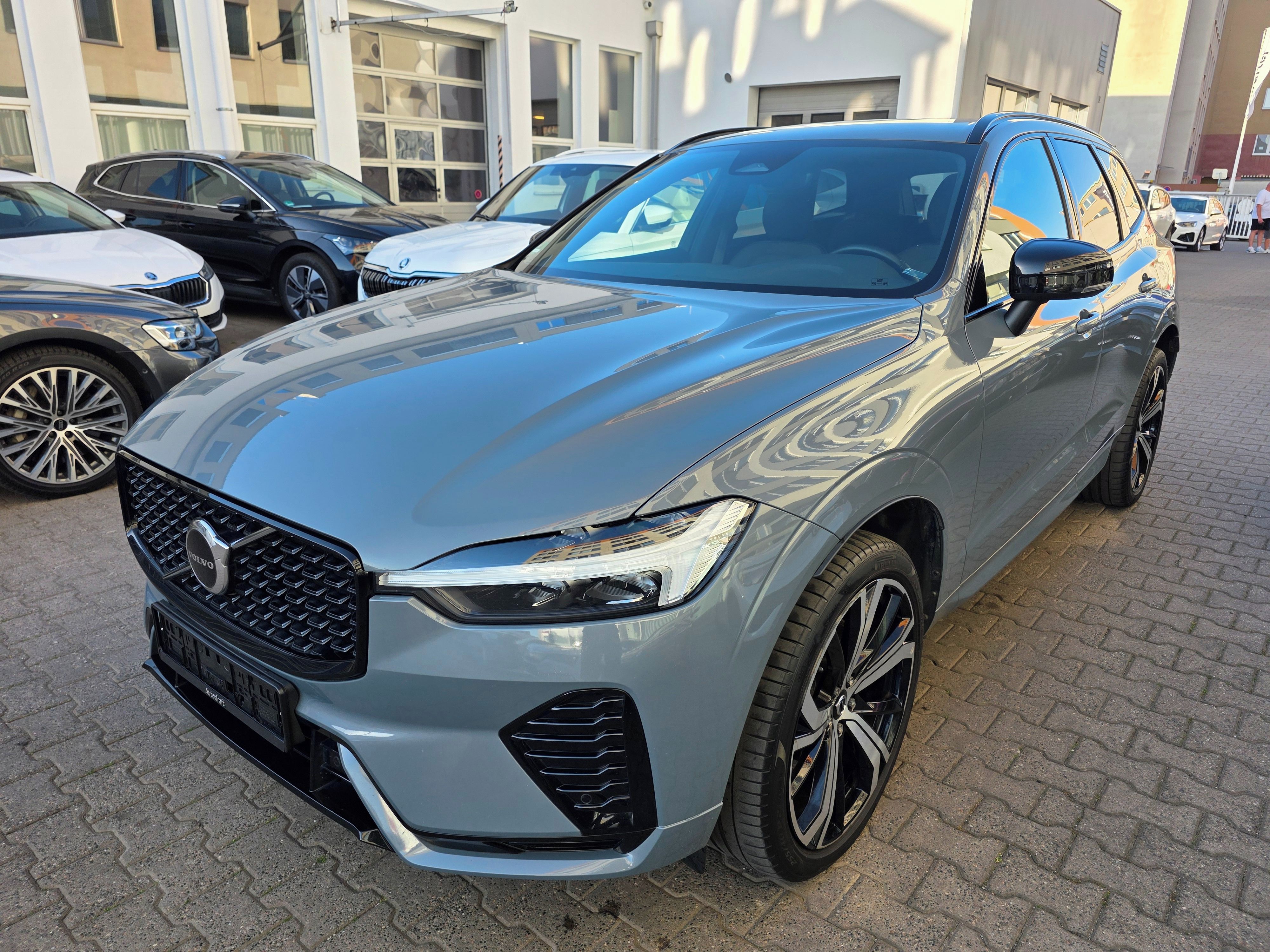 Volvo XC60, Volvo XC60 Plus Dark AWD - fotka 3