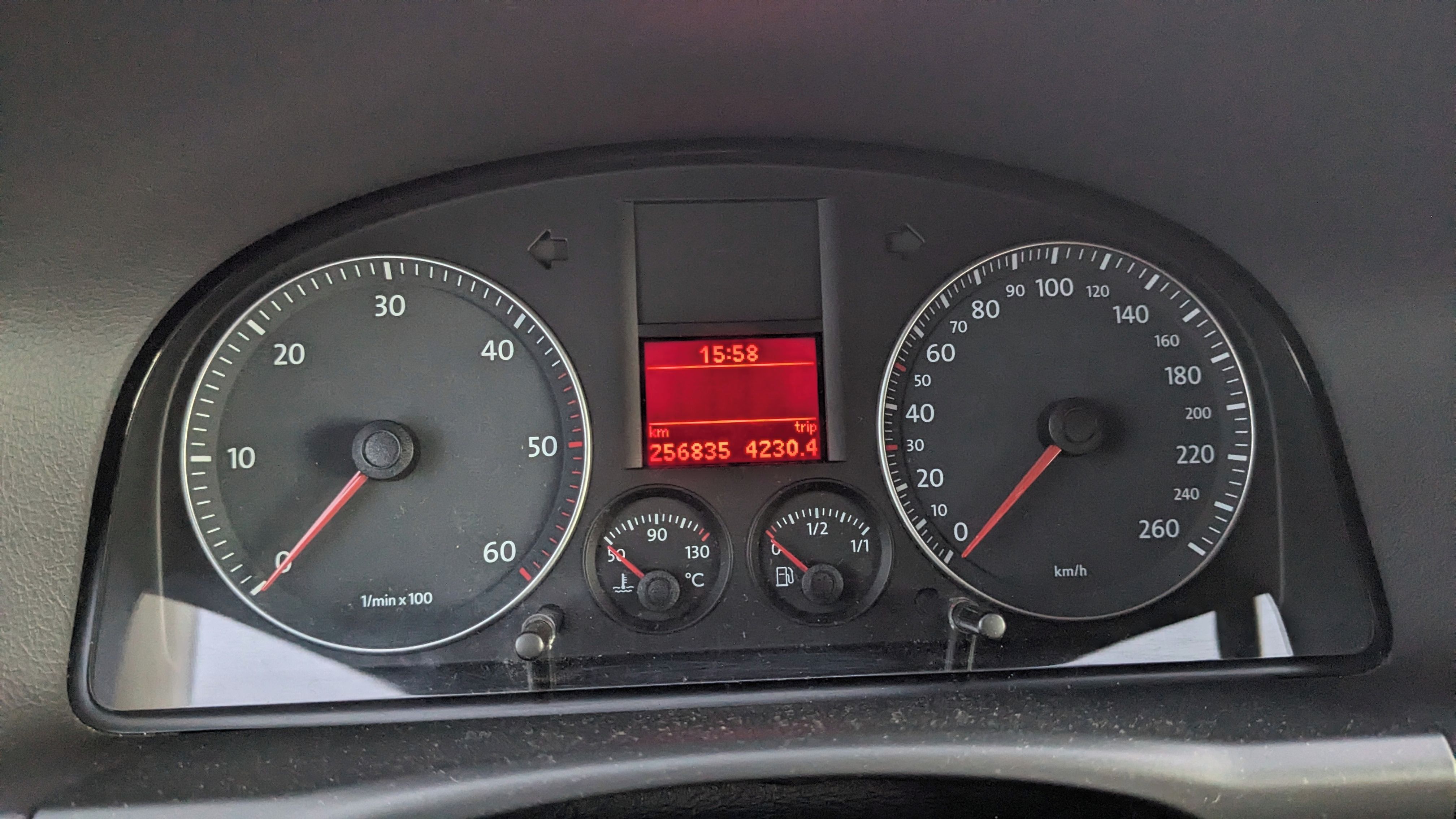 Volkswagen Touran, Cross 2.0 TDi // TAŽNÉ //7MÍST - fotka 6
