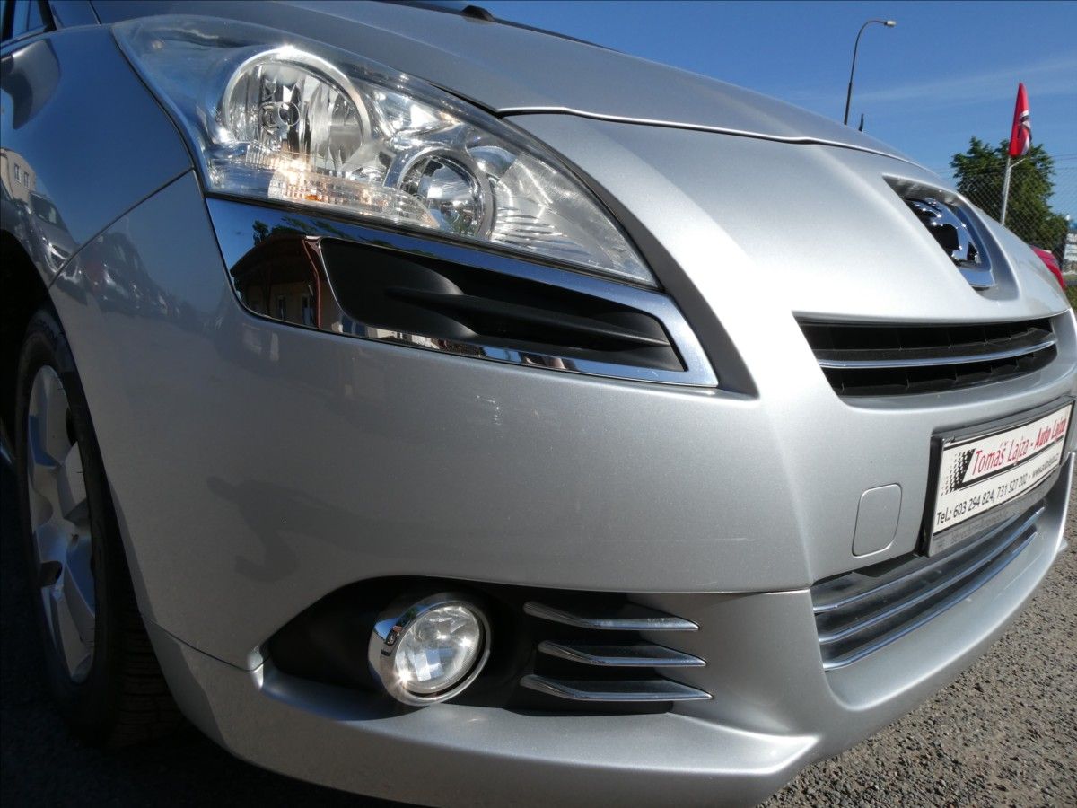 Peugeot 5008, 1,6 16V 115kW Panorama,po serv - fotka 5
