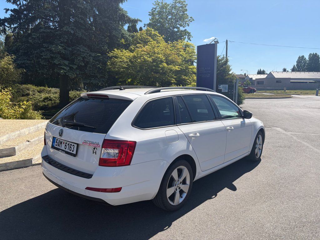 Škoda Octavia, 2,0 110kW kombi - fotka 3