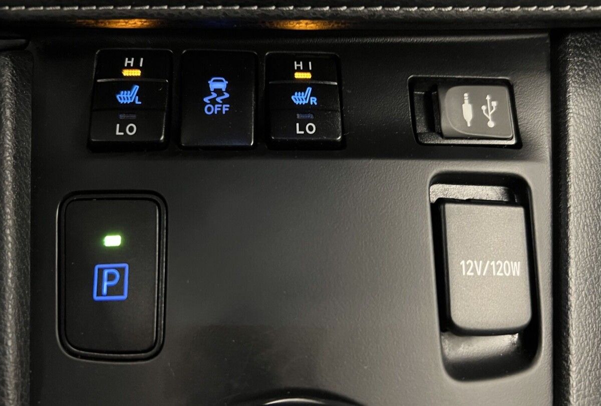 Toyota Auris, 1.8 Hybrid AT SELECTION TS - fotka 6