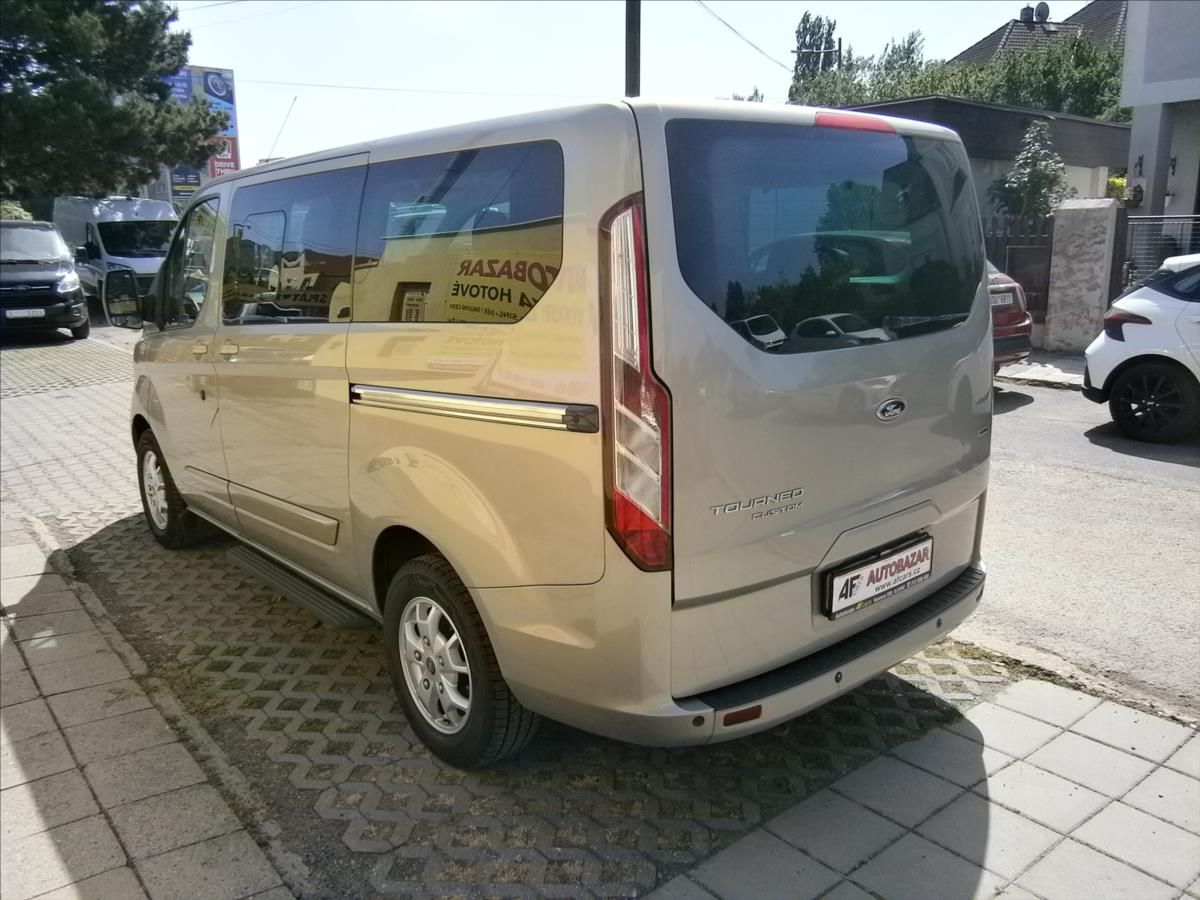 Ford Tourneo Custom, 2,2 TDCI TITANIUM 8 MÍST - fotka 4