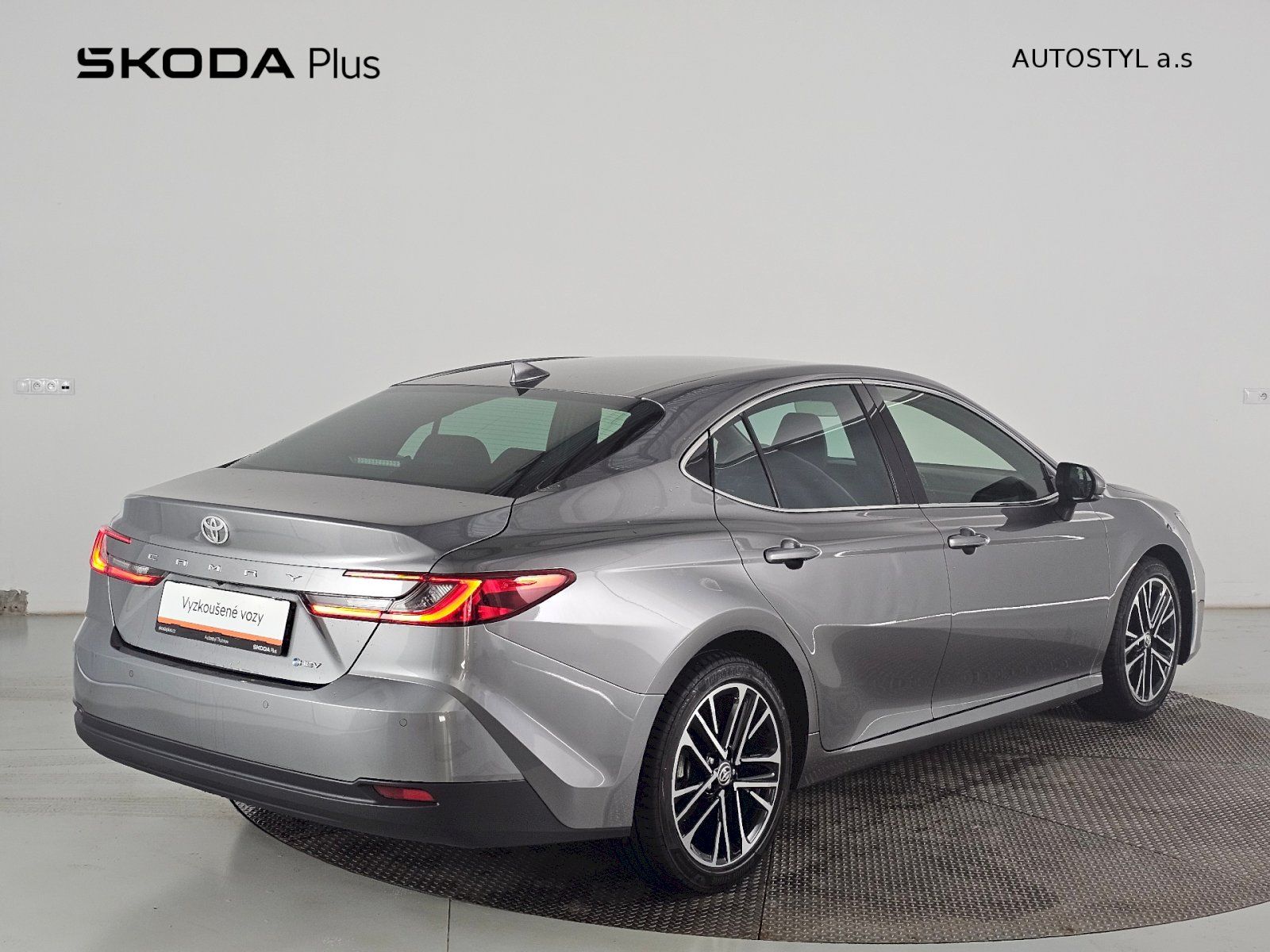 Toyota Camry, 2.5 HEV CVT Prestige 230k - fotka 2