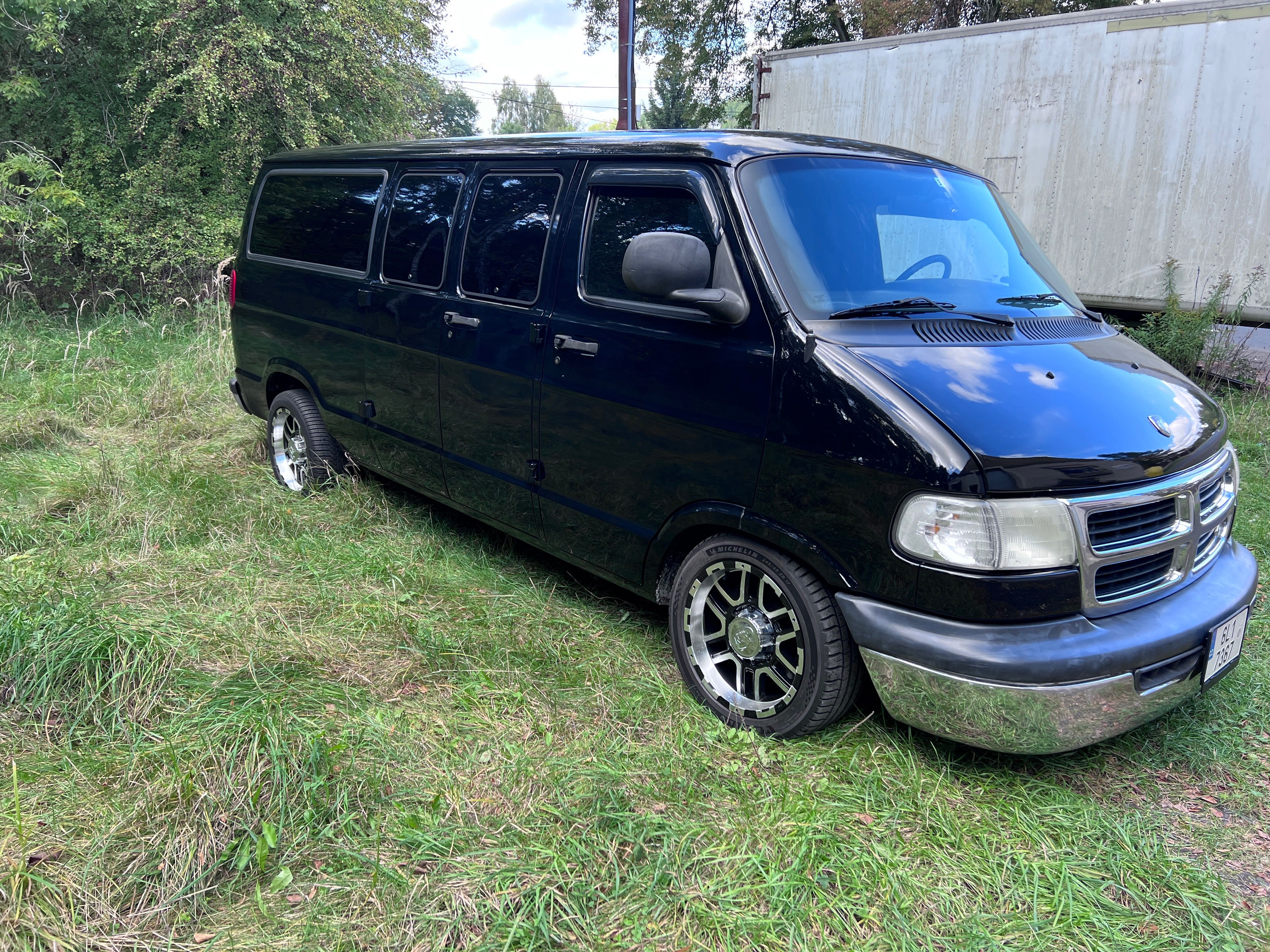 Dodge Ram 1500, DOGDE RAM 1500 WAGON - 5.2 -V8 - fotka 2