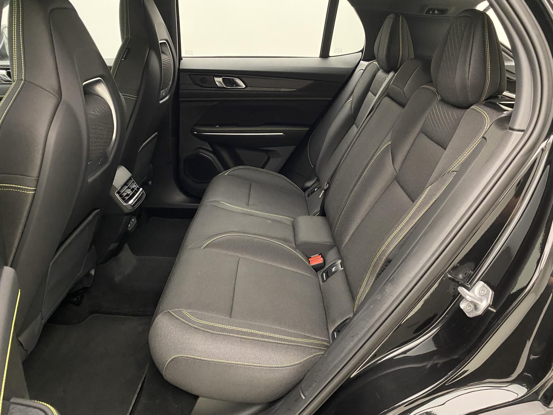 Lynk & Co 01, 01 CORE PHEV AUT CZ - fotka 4