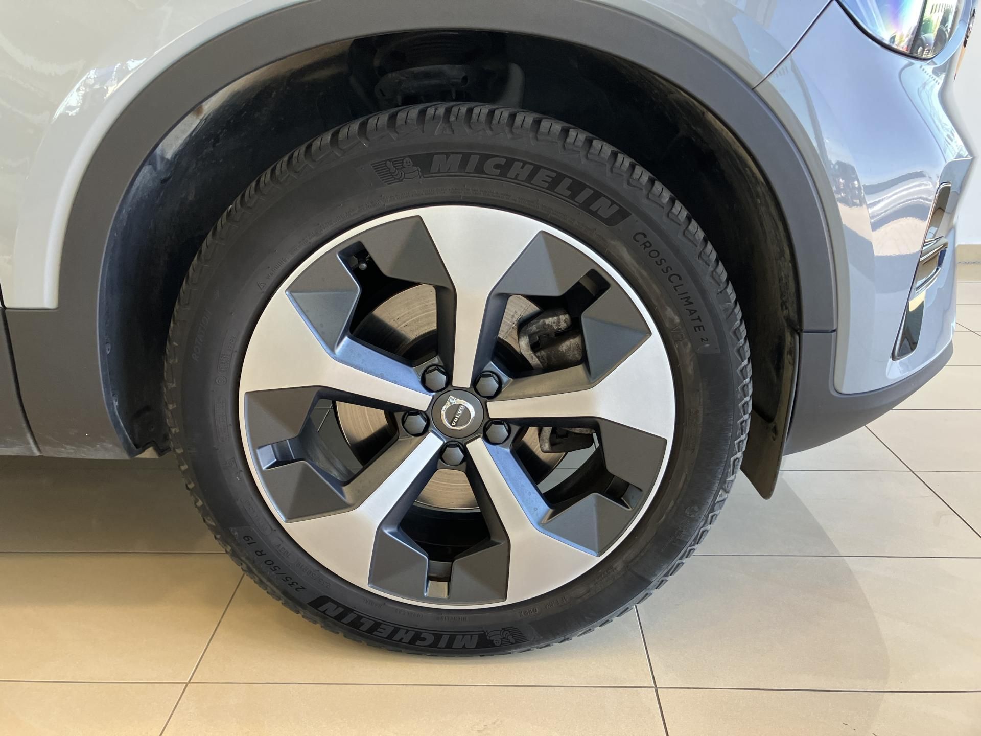 Volvo XC40, B3 FWD Plus Dark AT7 - fotka 5