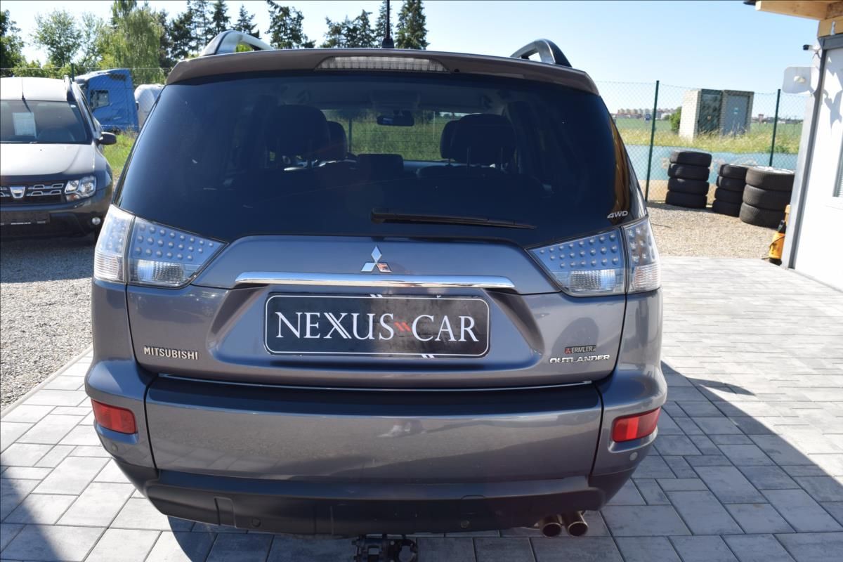 Mitsubishi Outlander, 2,3 d 130KW 4X4 TAŽNÉ 7MÍST - fotka 6