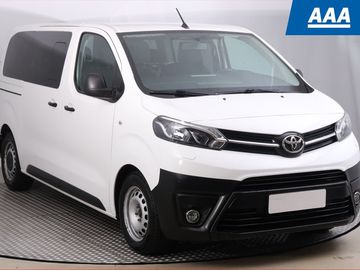 2.0 D-4D, Kombi, 9 míst, L1