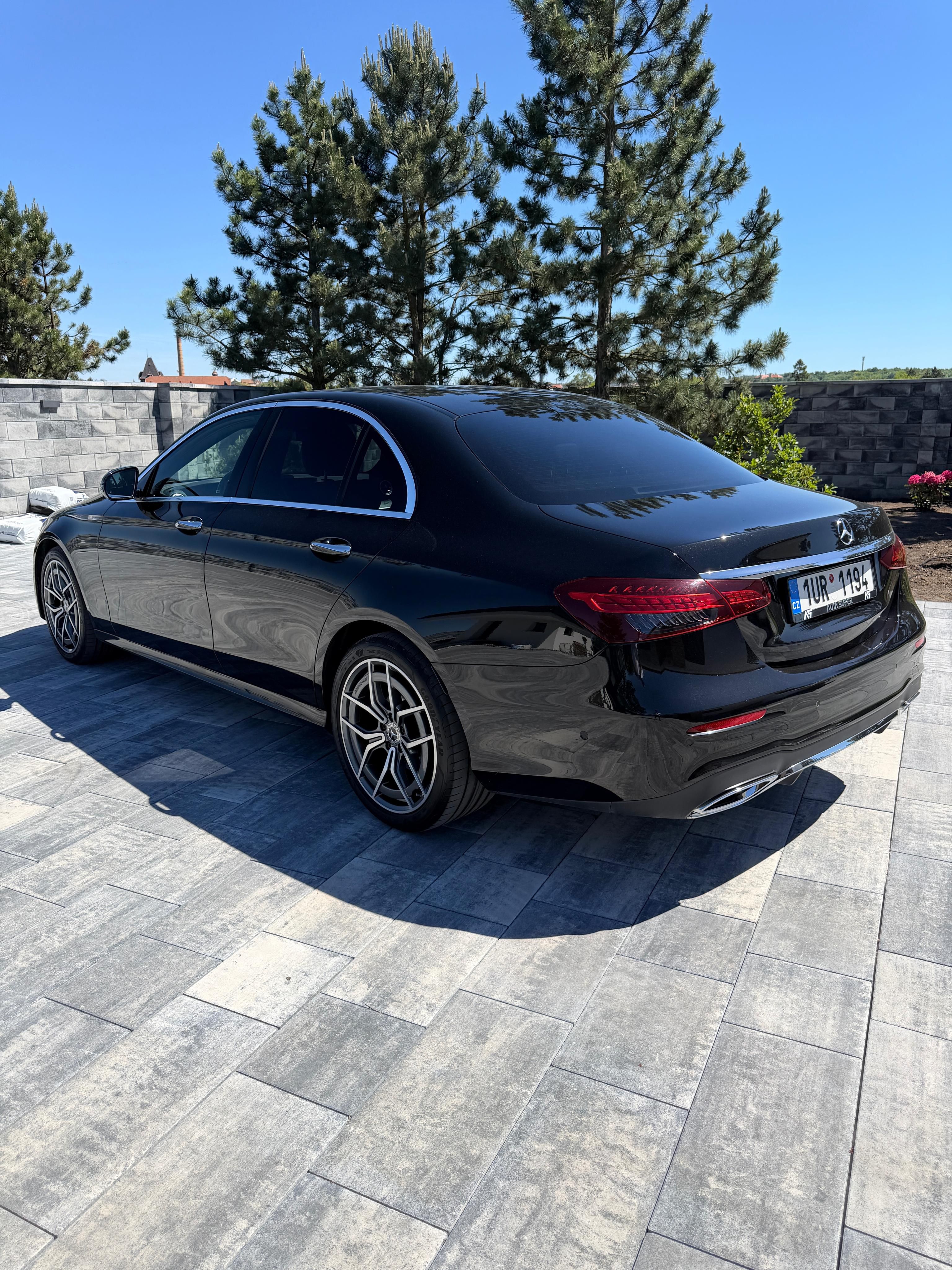 Mercedes-Benz Třídy E, AMG / TOP výbava + zimní pneu - fotka 4