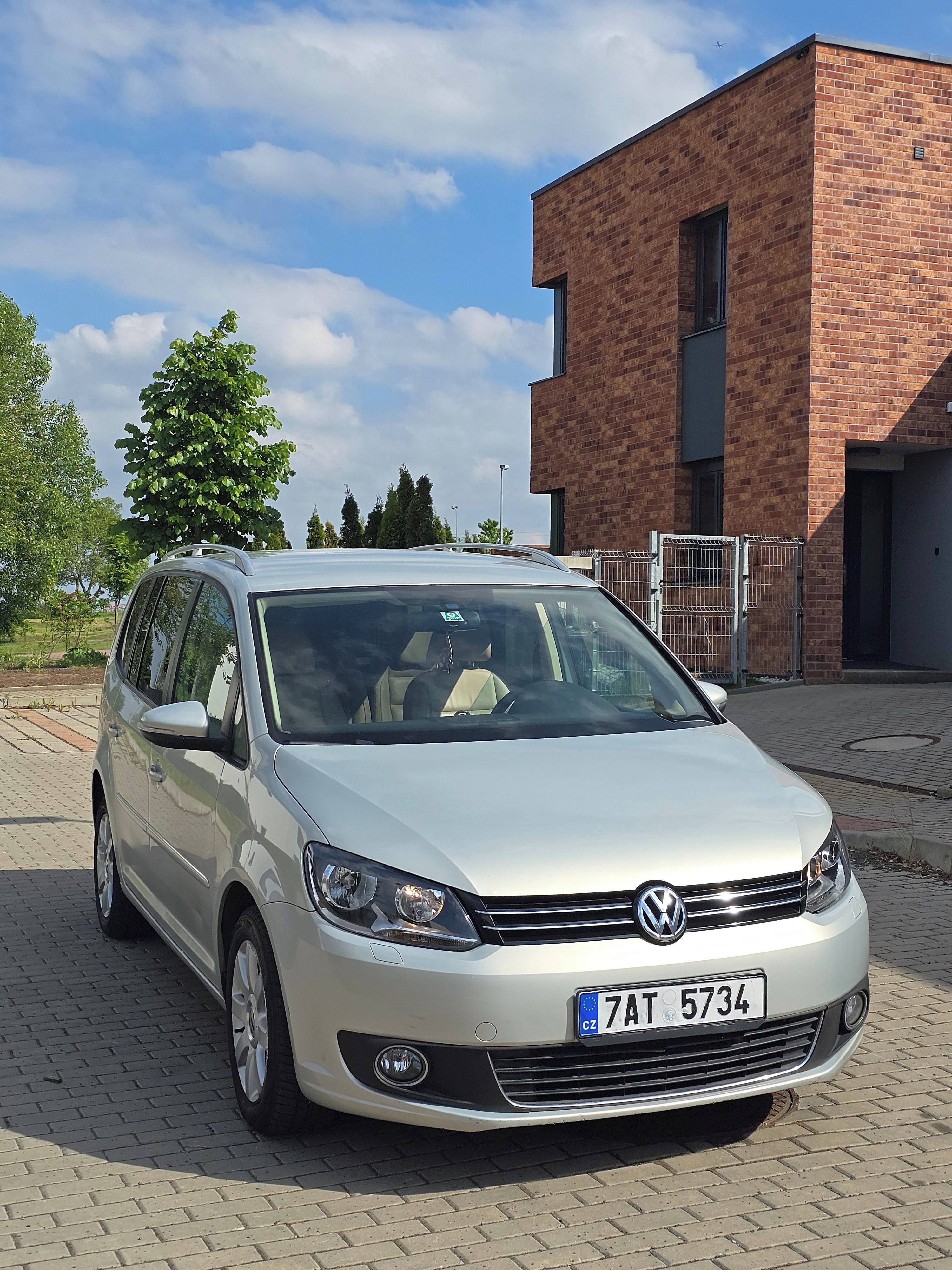 Volkswagen Touran, 2010 Volkswagen Touran 2.0 TDI - fotka 5