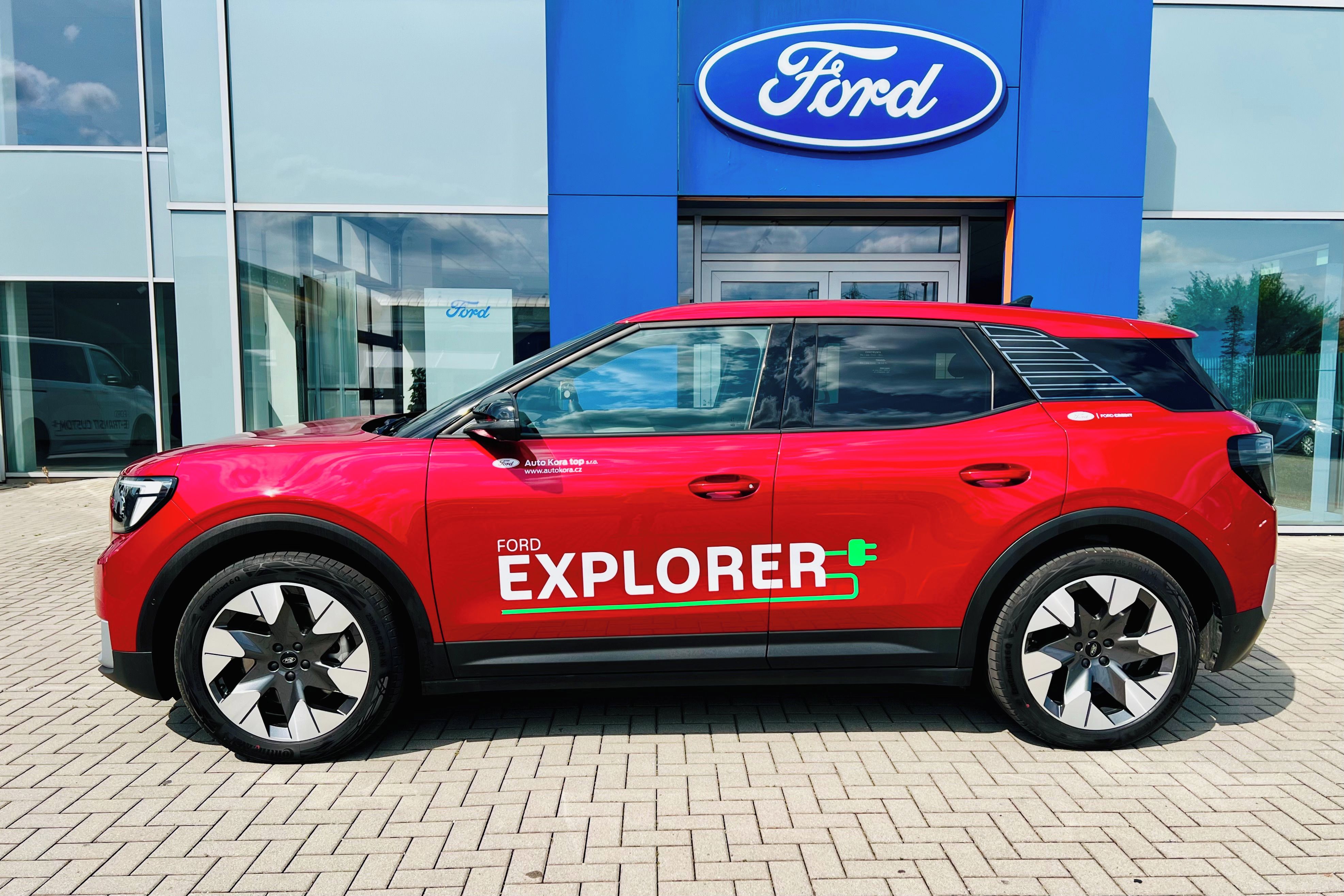 Ford Explorer, EL 79kWh AWD 2025 ČR Dealer - fotka 2