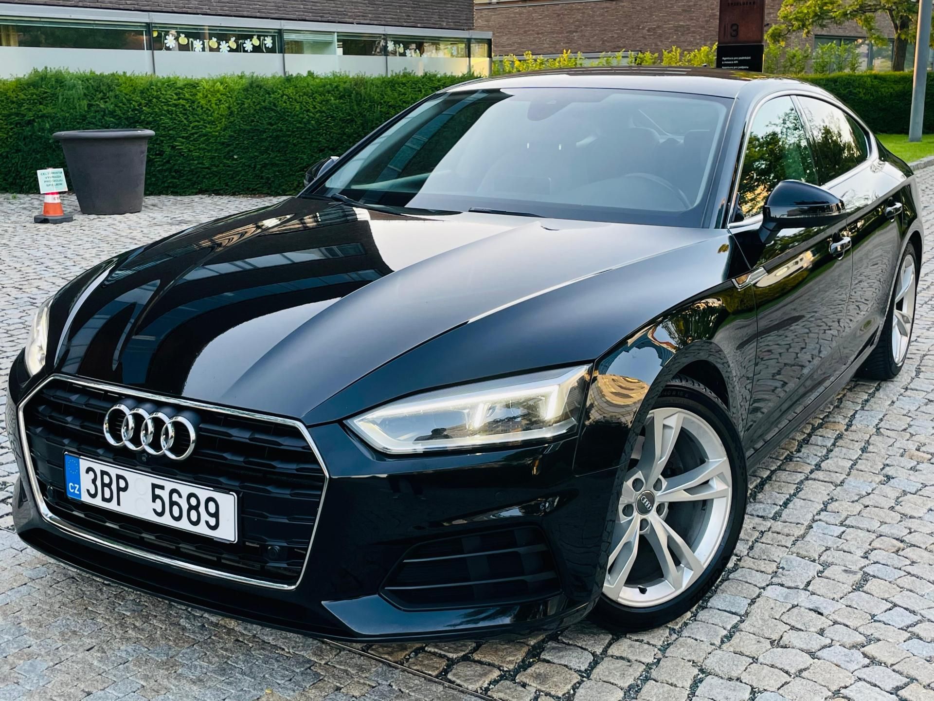 Audi A5, 2.0i 140KW AUT KAMERY SERVISKA - fotka 2