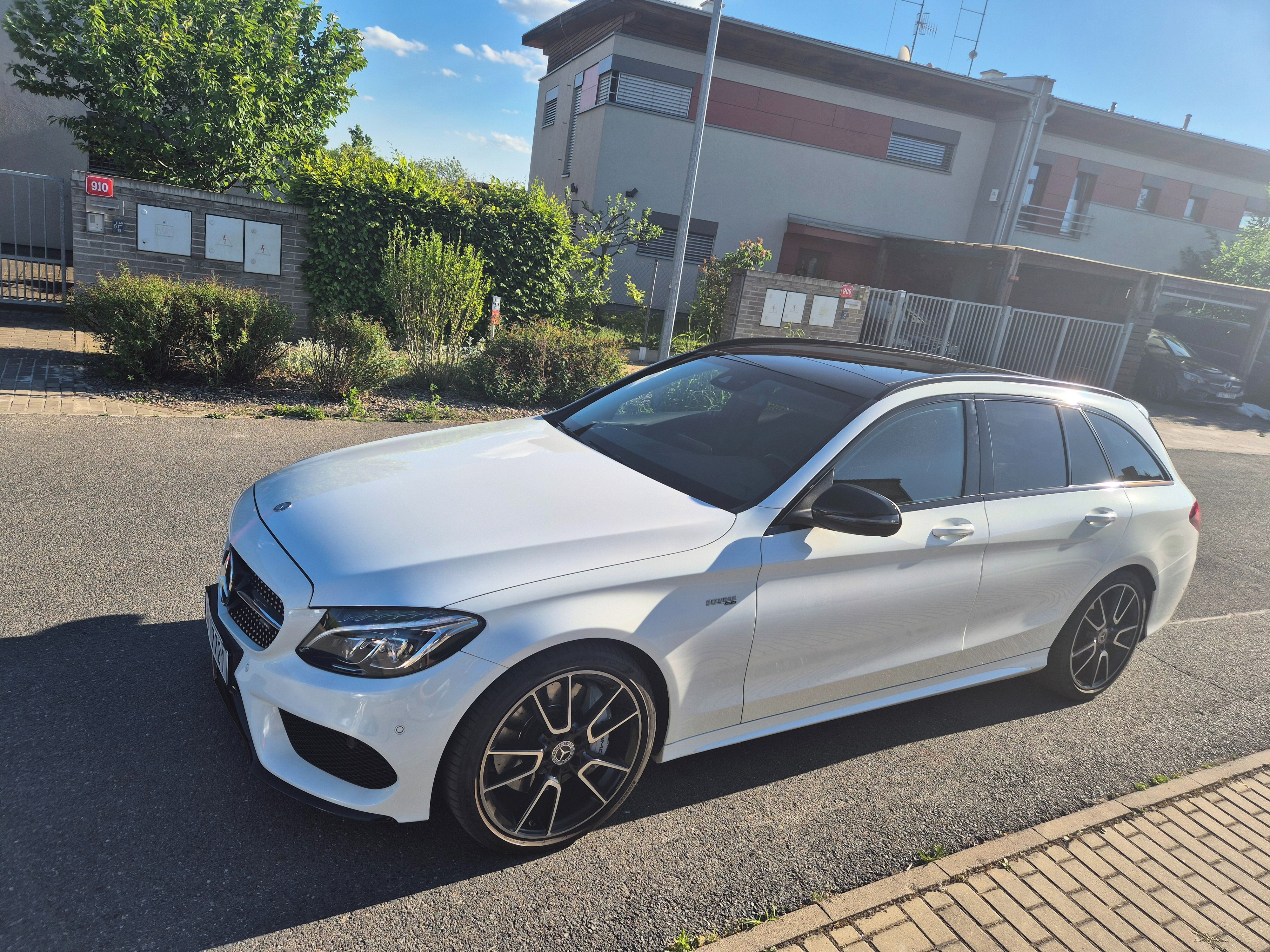 Mercedes-Benz Třídy C, C43 AMG - fotka 2