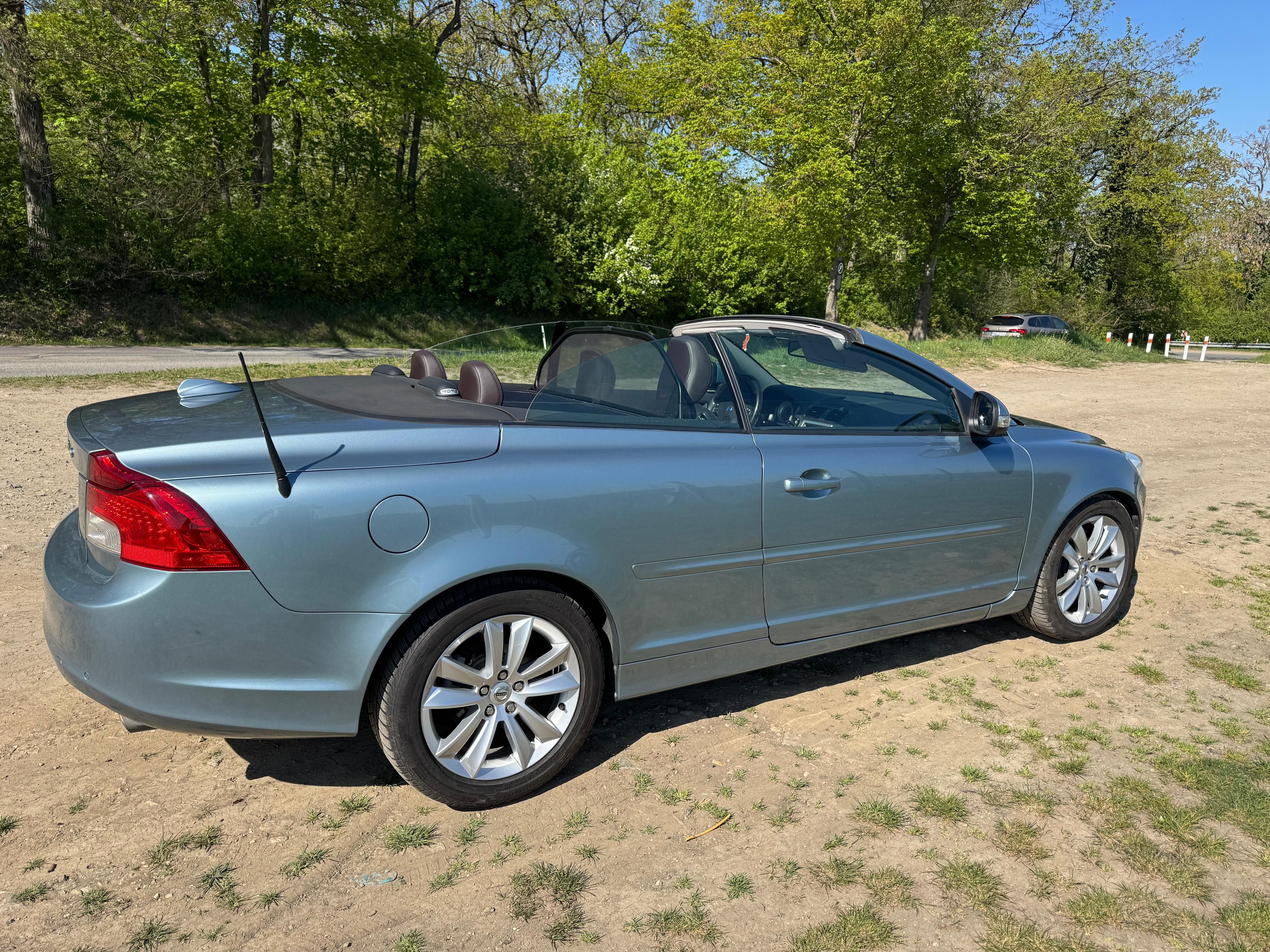 Volvo C70, 2.2 diesel 110kw + čip - fotka 2