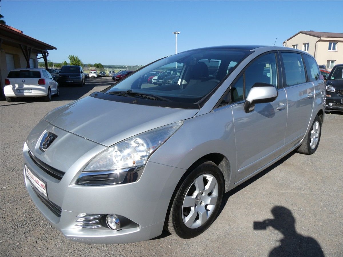 Peugeot 5008, 1,6 16V 115kW Panorama,po serv - fotka 3