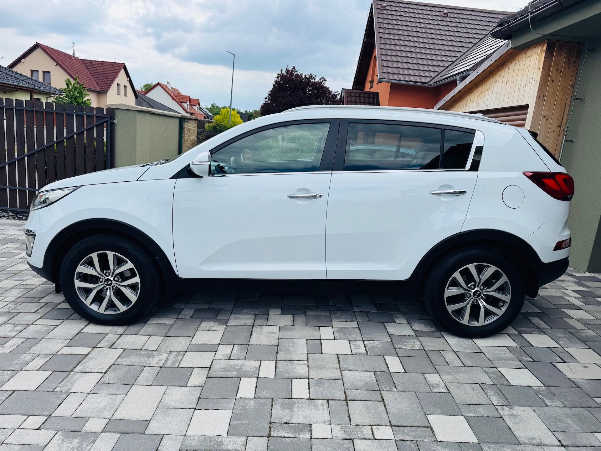 Kia Sportage, 1.7 CDRi PREMIUM ČR - fotka 5