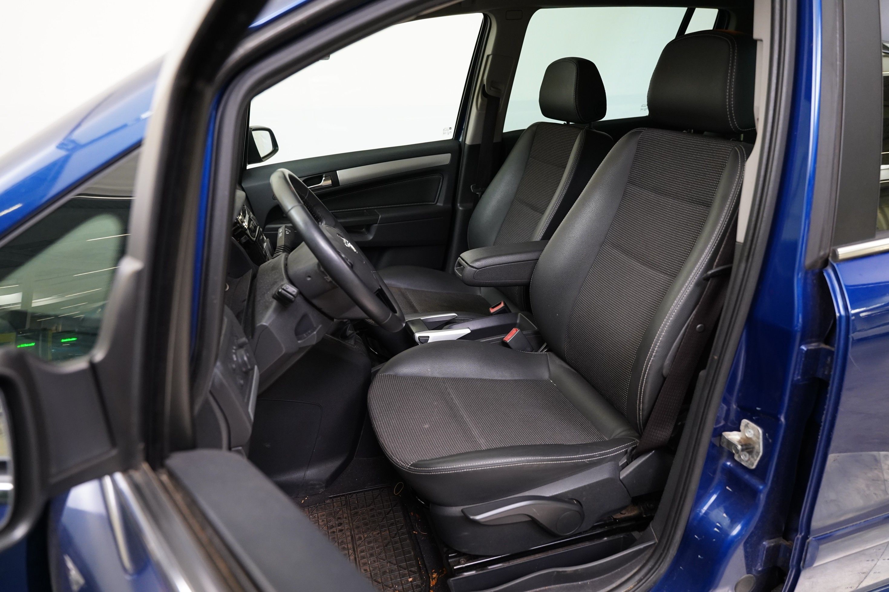 Opel Zafira, 2.2 i 110 kW Innovation - fotka 5