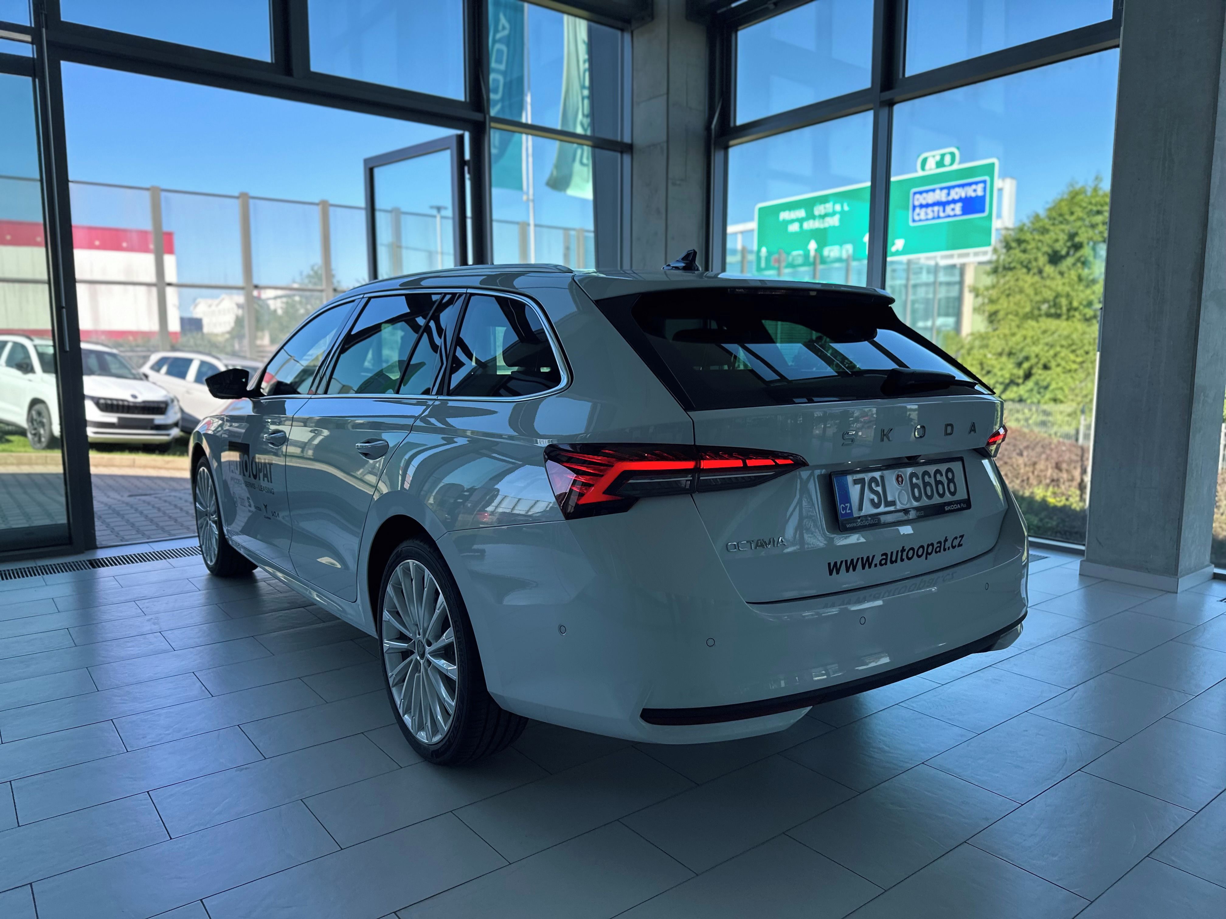 Škoda Octavia, Excl. Select. 2,0 TDI 110 kW - fotka 5